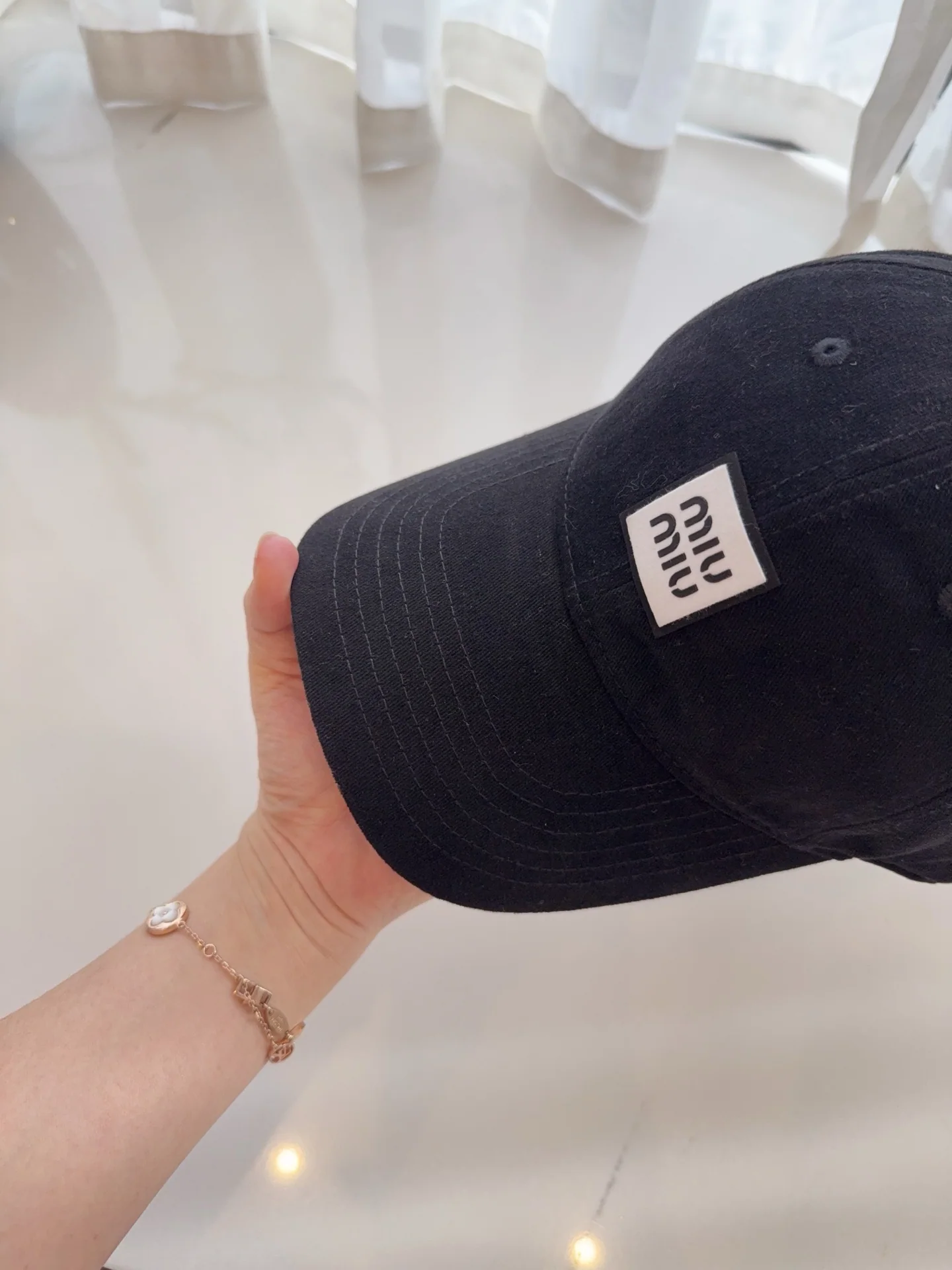 미우미우 모자 81343 Miu Miu Cap 상세 이미지 4