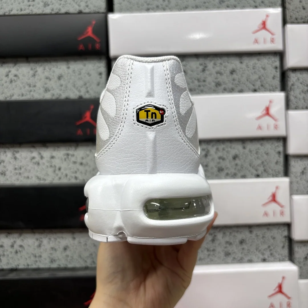 나이키 [DF] 에어 맥스 플러스 AJ2029-100 201710 Nike Air Max Plus Triple White 상세 이미지 3
