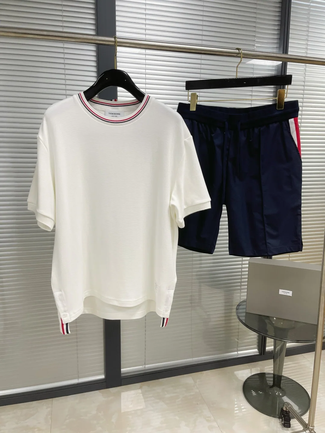 톰브라운 극세사 수면 파문 반팔 티셔츠 상세 이미지 9