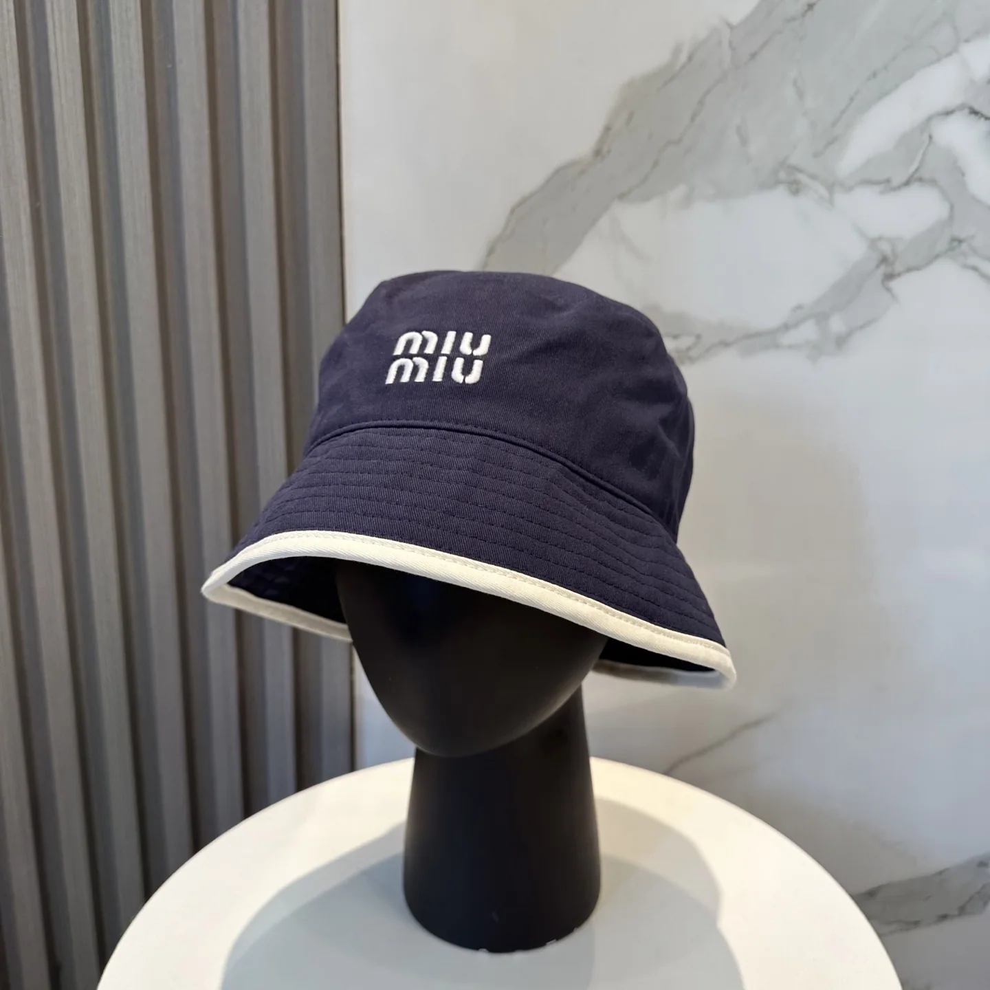 미우미우 자수 버킷 햇 모자 118927