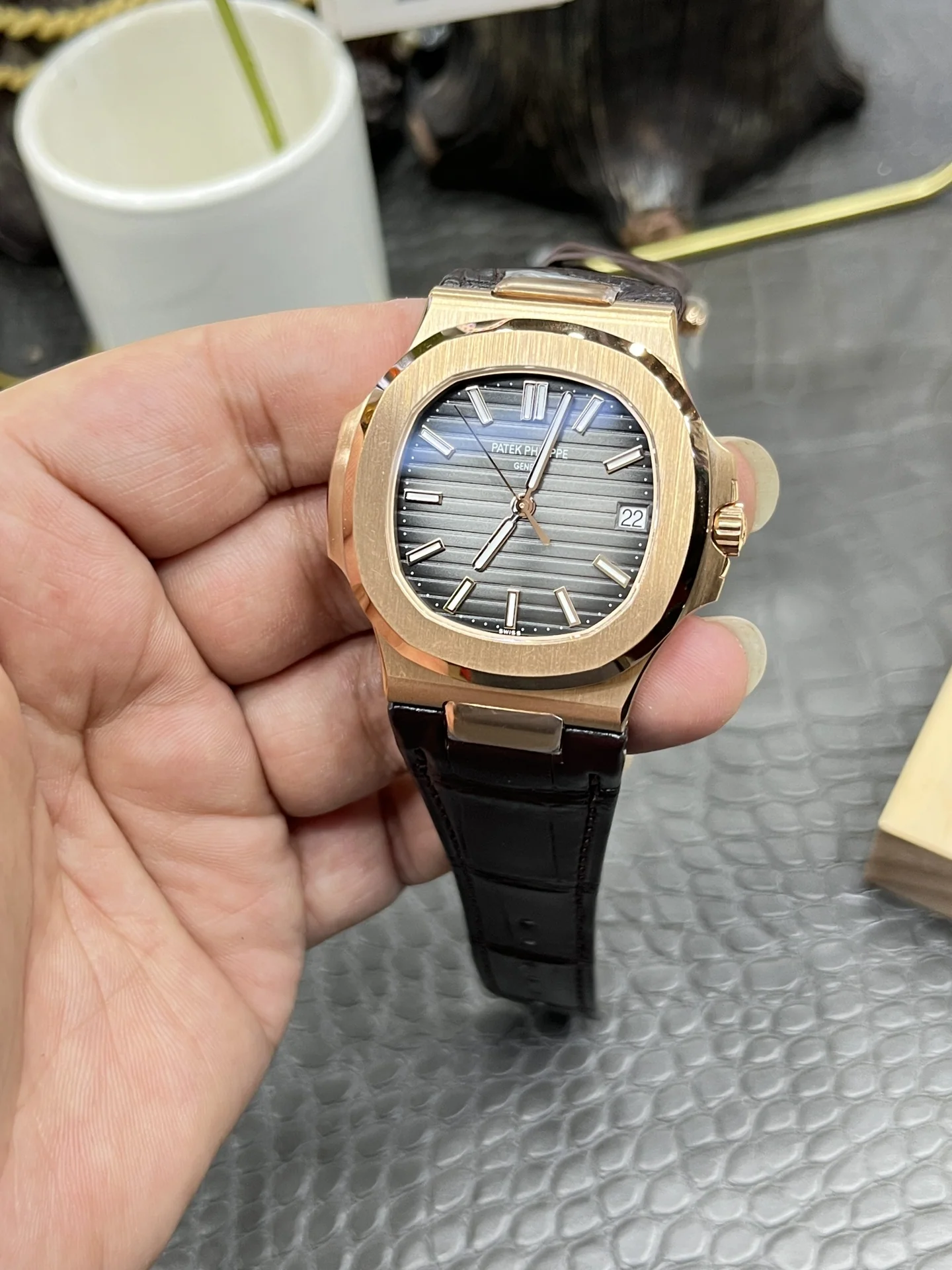 파텍필립 노틸러스 5711 자동 레더스트랩 그레이 다이얼 로즈골드 3 K 공장 레플리카 43986 Patek Philippe 상세 이미지 2
