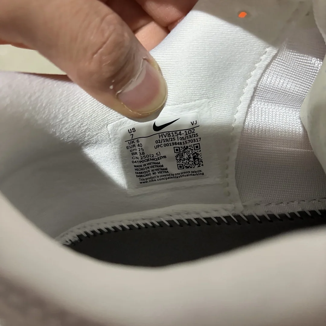 나이키 [GT] 보메로 플러스 HV8154-102 201497 Nike Vomero Plus Triple White 상세 이미지 2