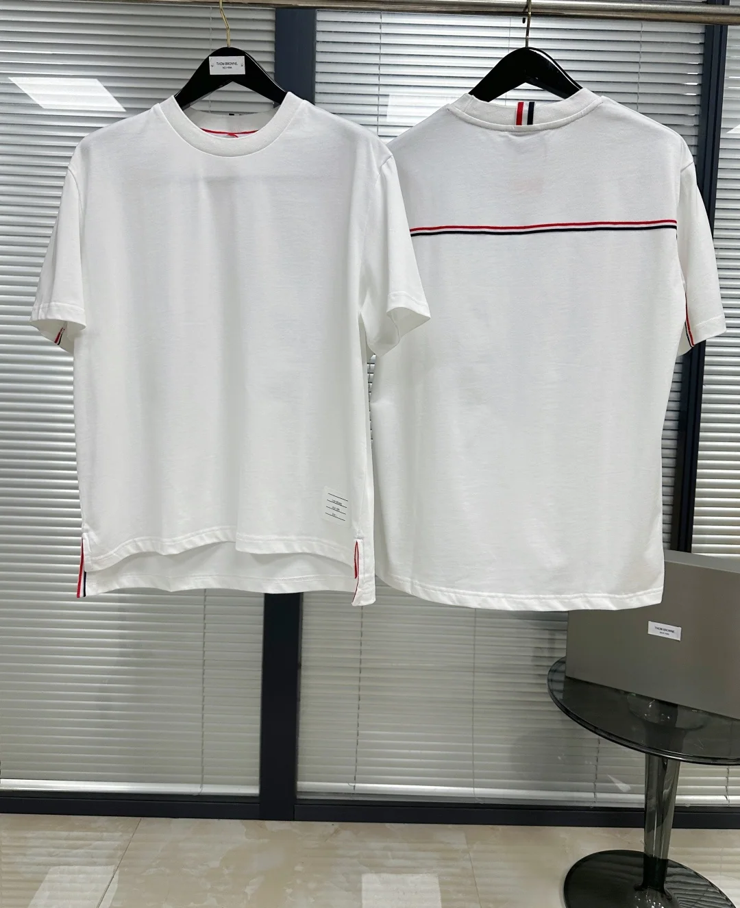 톰브라운 3 색 직조 스트랩 남성 반팔 티셔츠 상세 이미지 3