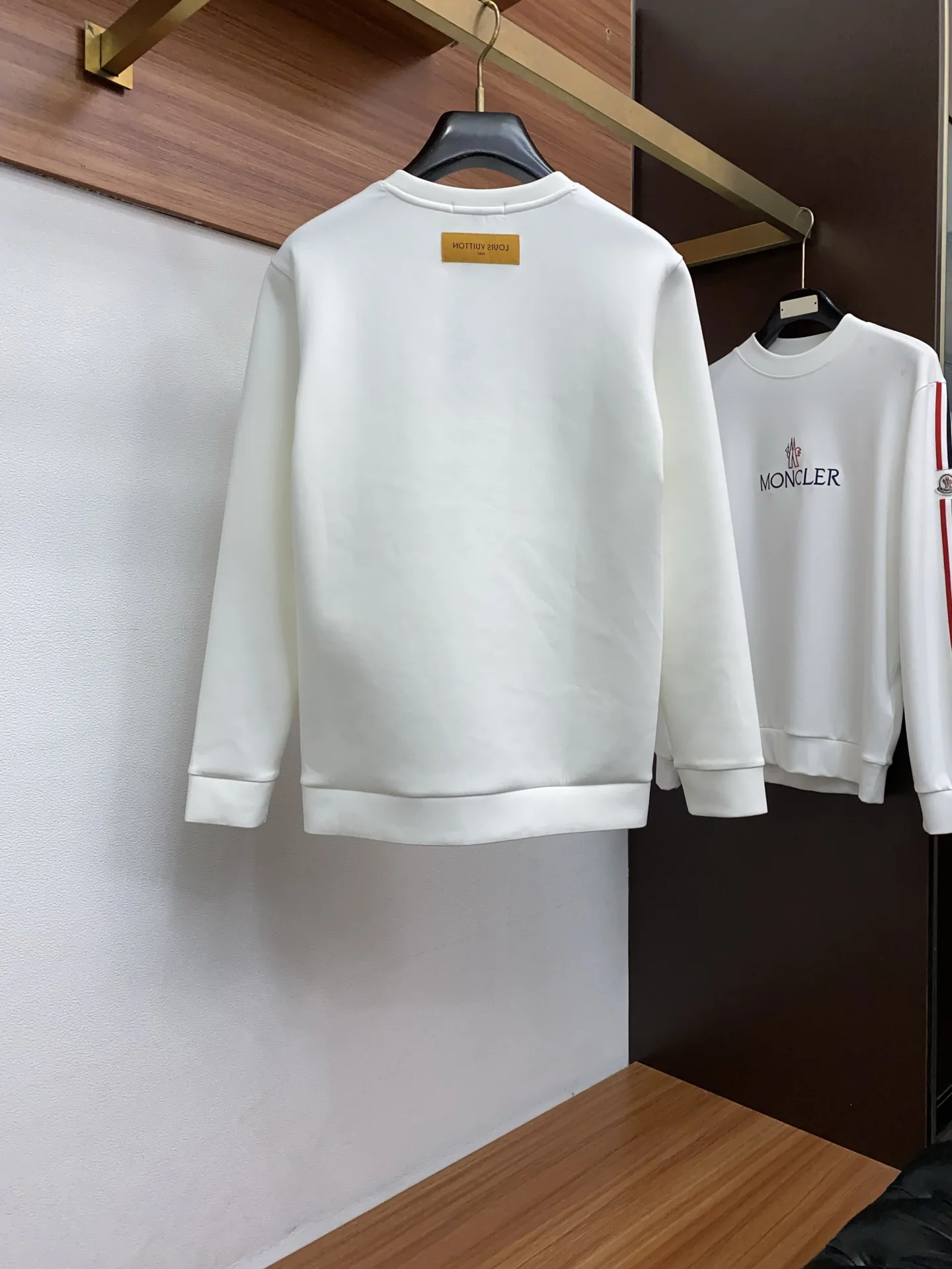 루이비통 클래식 에이스 크루넥 에어 코튼 긴팔 스웨트셔츠 P250 상세 이미지 9