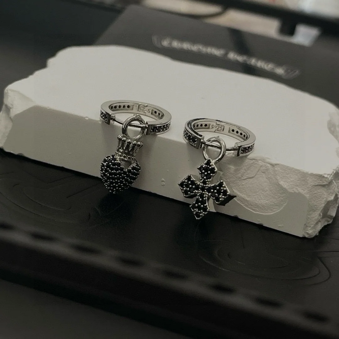 크롬하츠 크로스 블랙 큐빅 귀걸이 상세 이미지 3
