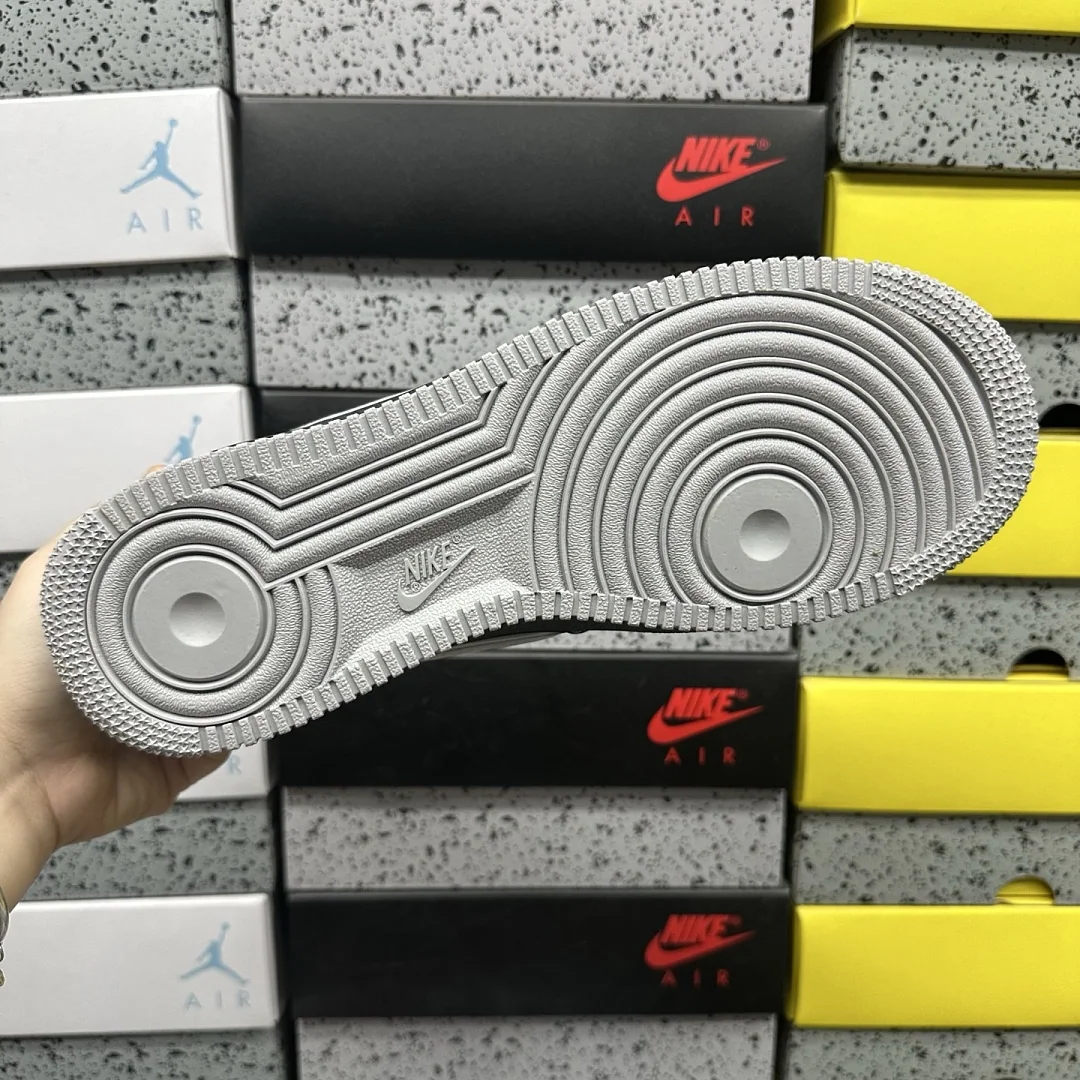 나이키 [XY/PB] 에어 포스 1 로우 IO9974-010 201822 Nike Air Force 1 Low Syna Central Cee 상세 이미지 10