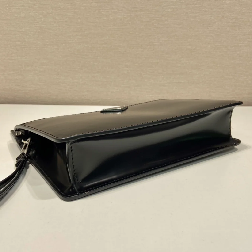 프라다 광택 가죽 남성 클러치백 2VF032 상세 이미지 6