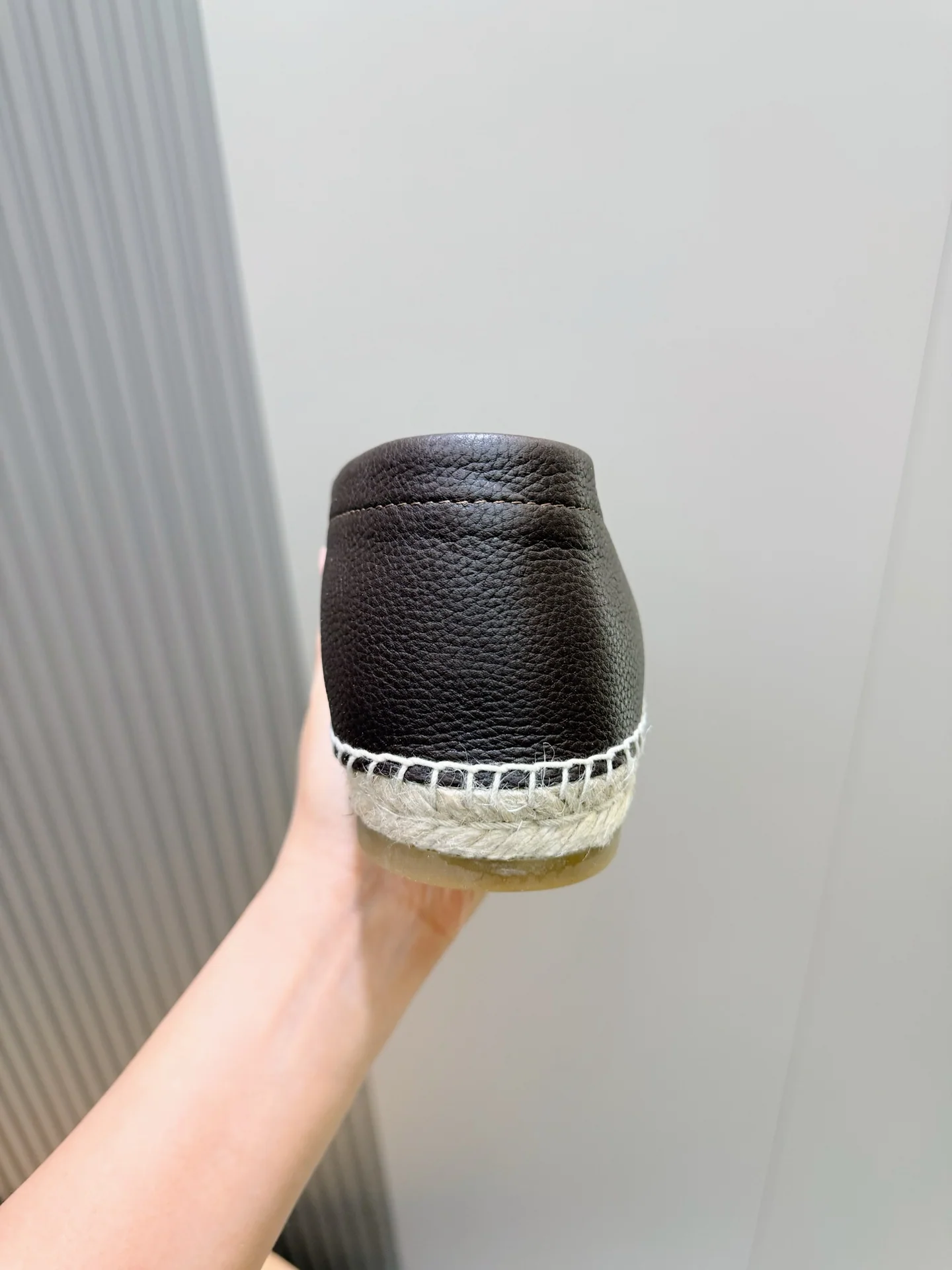 루이비통 이탈리안 스웨이드 피셔맨 신발 상세 이미지 6