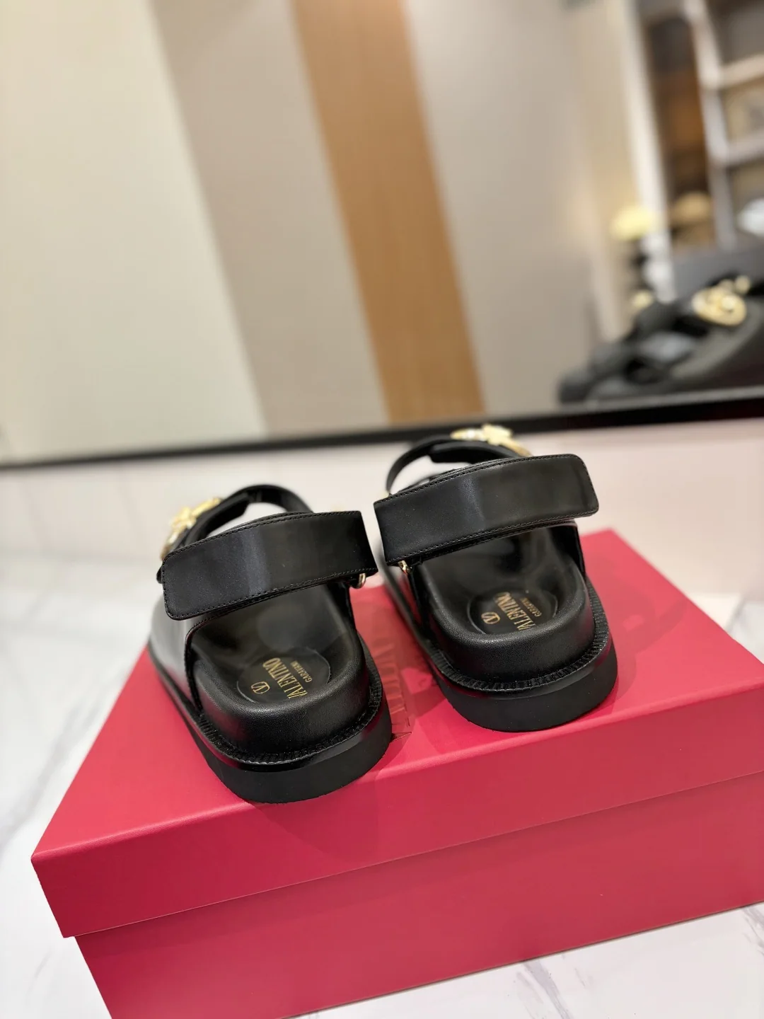 발렌티노 가죽 비치 샌들&슬리퍼 상세 이미지 9