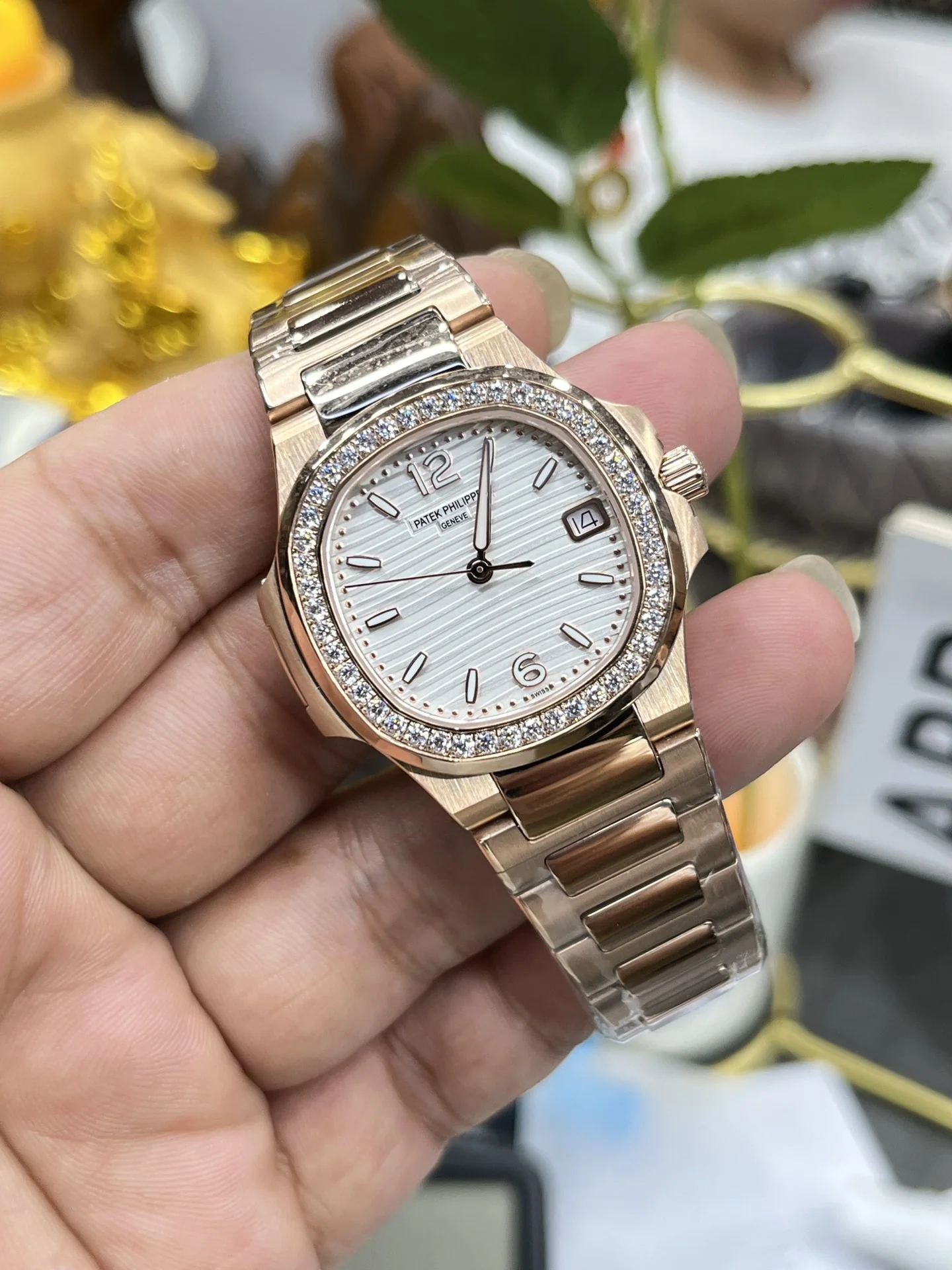 파텍필립 노틸러스 7010 쿼츠 여성용 GR 공장 레플리카 43973 Patek Philippe 상세 이미지 3