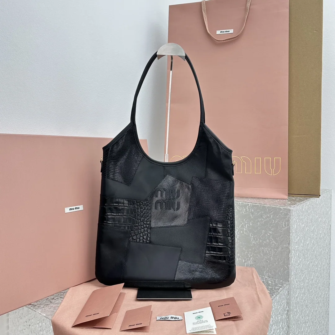 미우미우 블랙 패치워크 호보백 68163