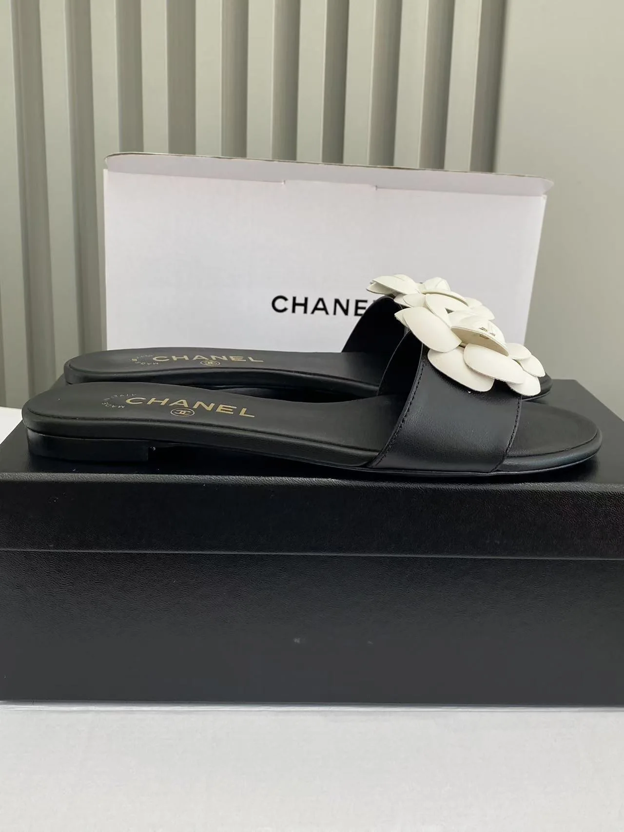 샤넬 카멜리아 램스킨 슬리퍼 상세 이미지 1