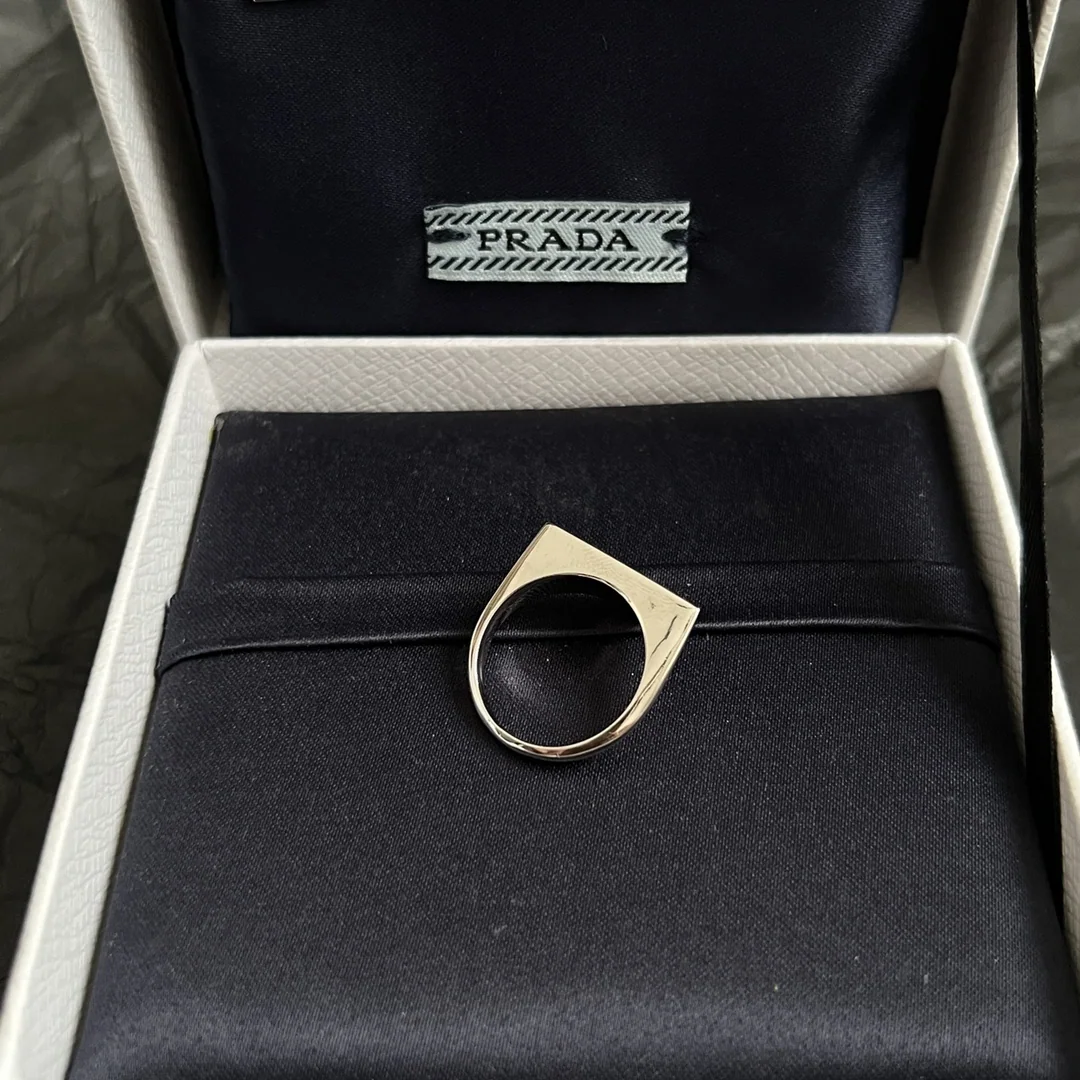 프라다 클래식 디자인 반지 상세 이미지 6