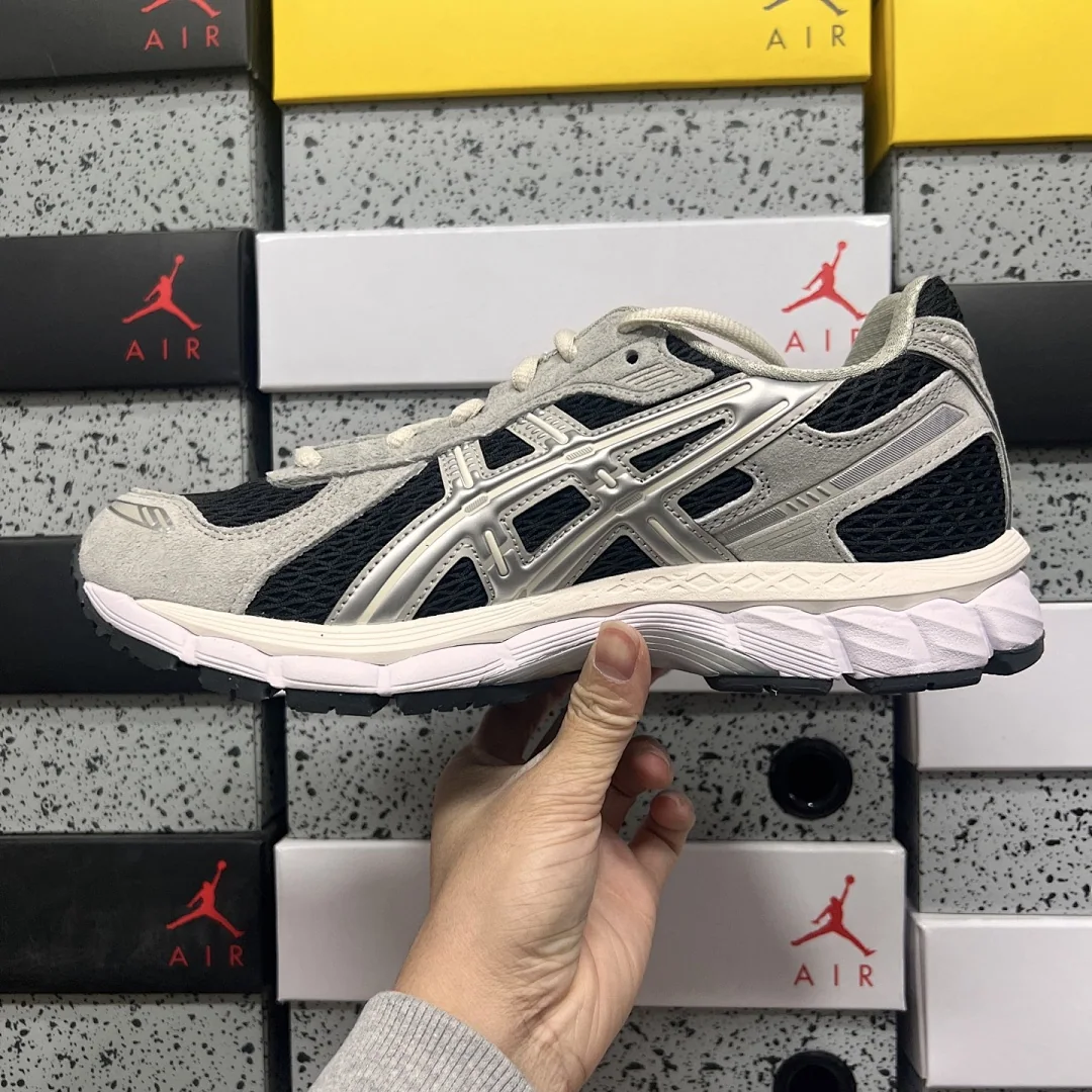 아식스 [ZC] 젤 카야노 12.1 1203A846-020 200318 Asics Gel-Kayano 12.1 Kith Peat Cream 상세 이미지 2