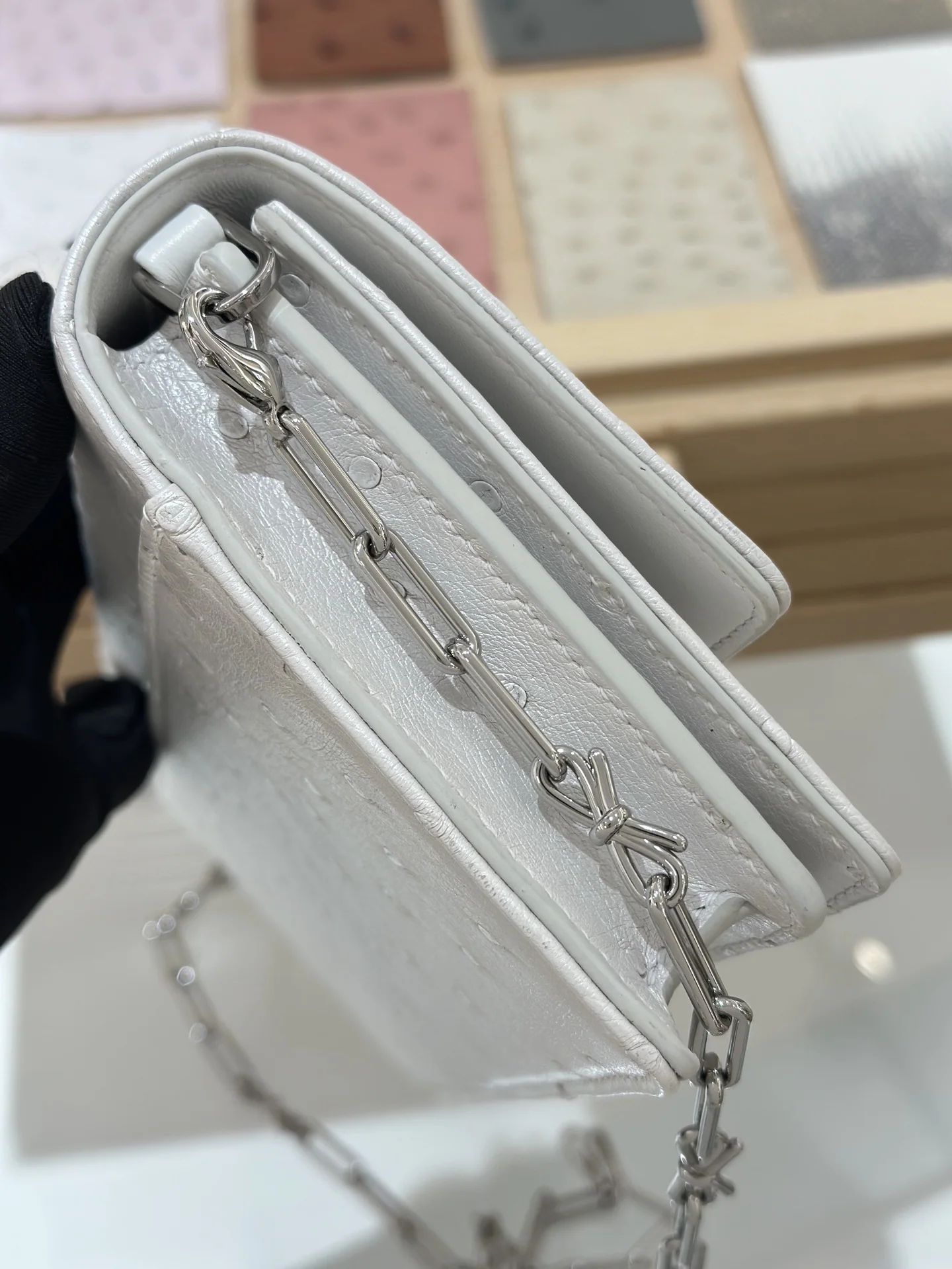 디올 진주 화이트 타조가죽 가방 상세 이미지 6