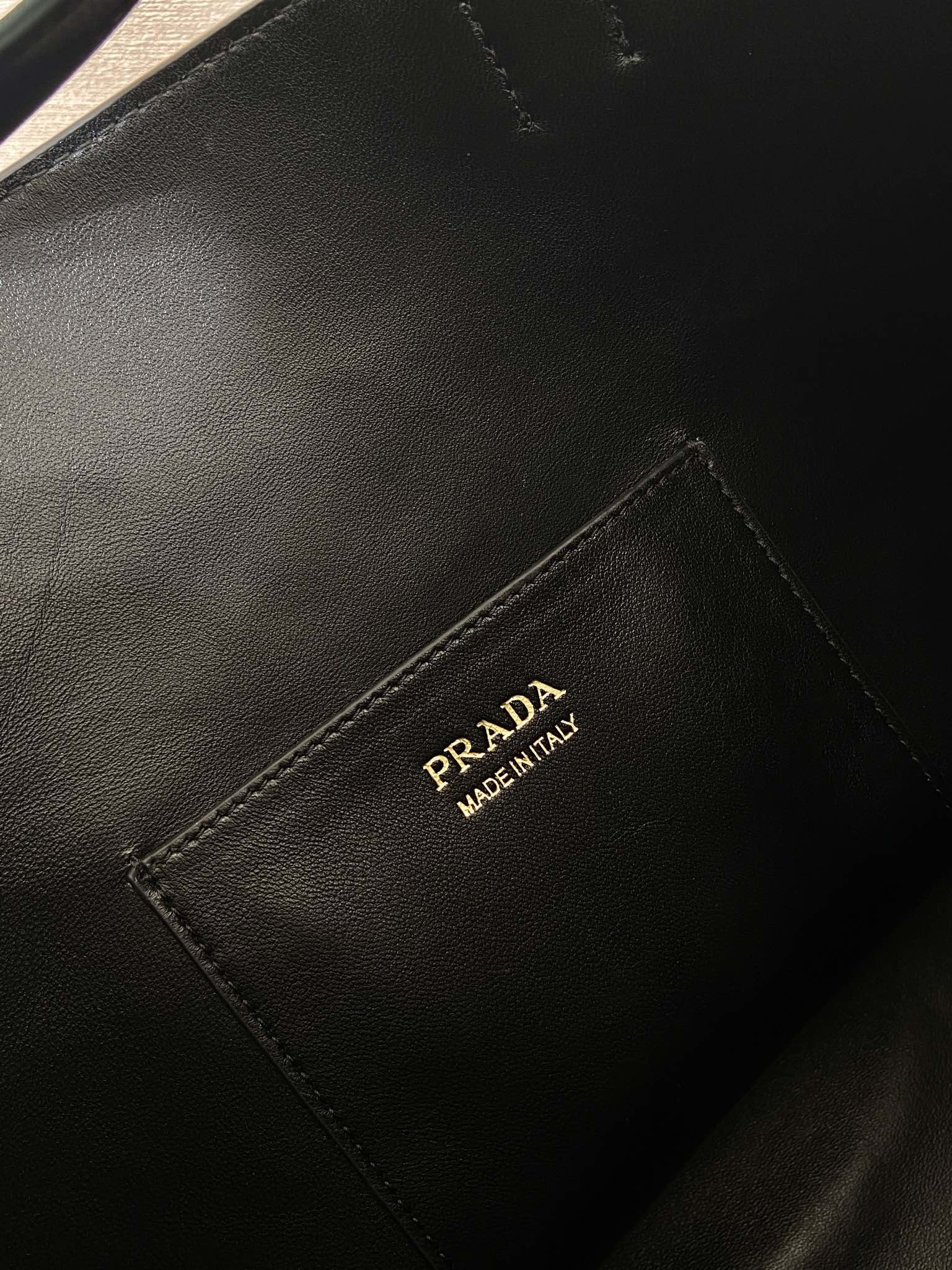 프라다 버킷백 가죽 핸드백 1BE085 상세 이미지 9