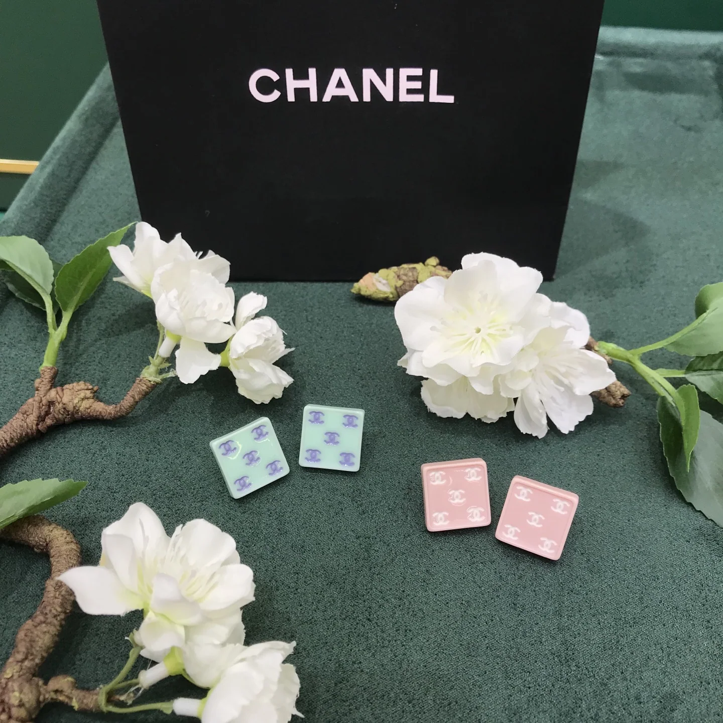 샤넬 라이트 그린 더블 C 스퀘어 스터드 귀걸이 상세 이미지 3