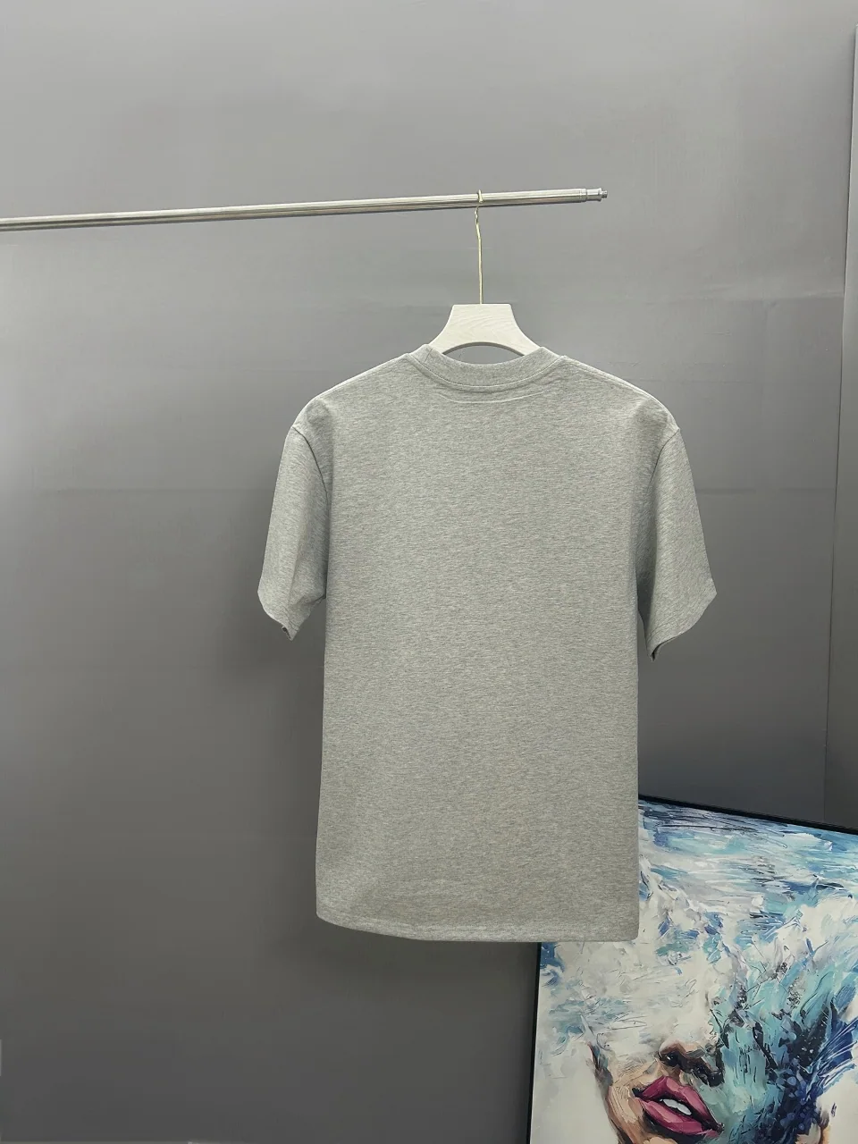 발렌티노 클래식 프린트 크루넥 반팔 티셔츠 상세 이미지 2
