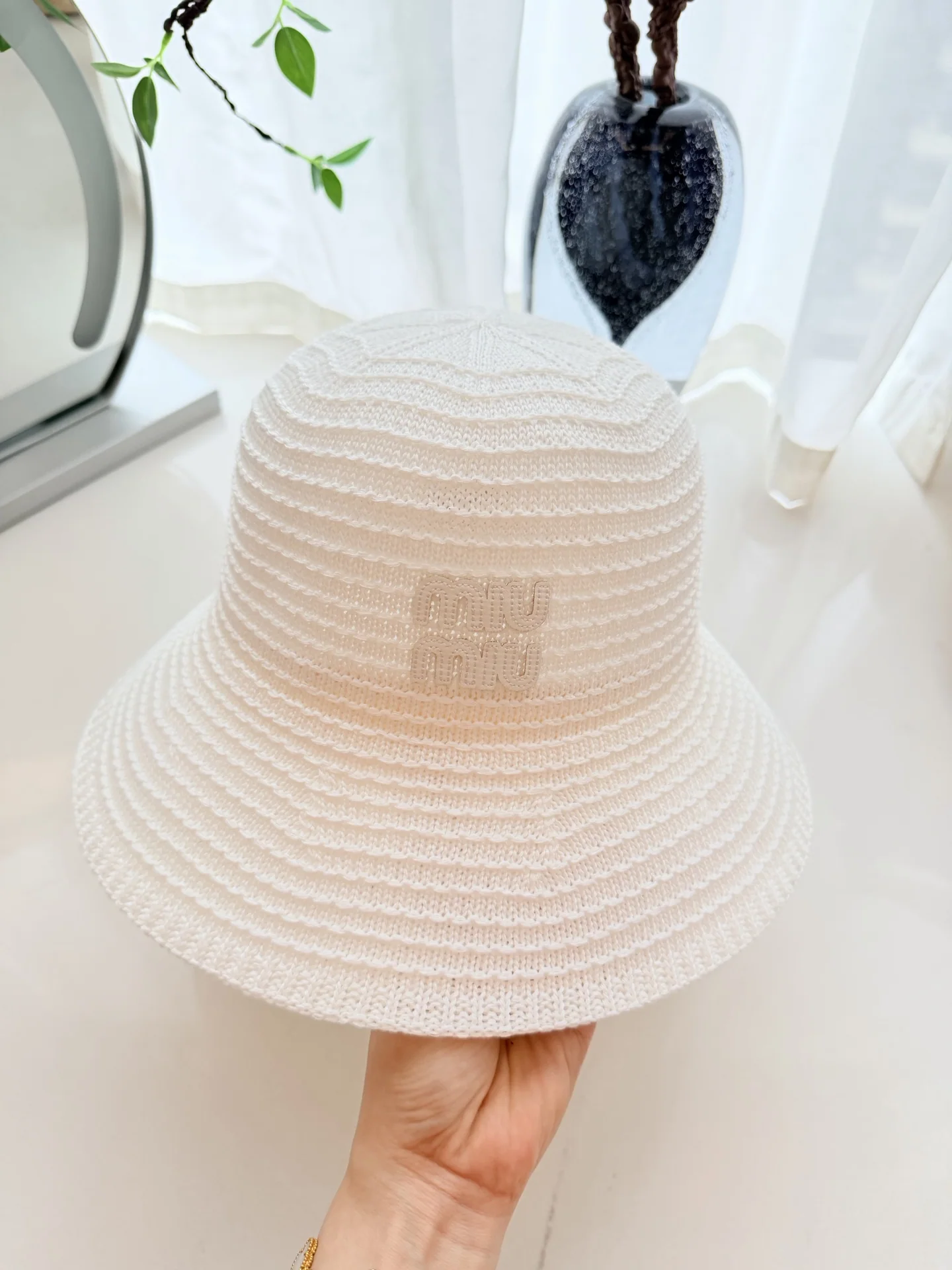 미우미우 밀짚 버킷 햇 모자 상세 이미지 3