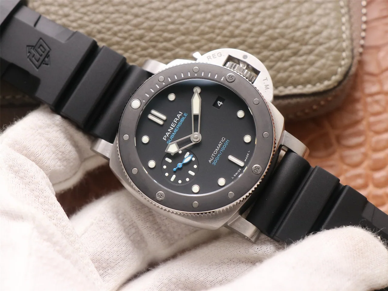 파네라이 PAM683 세라믹 시계 상세 이미지 3