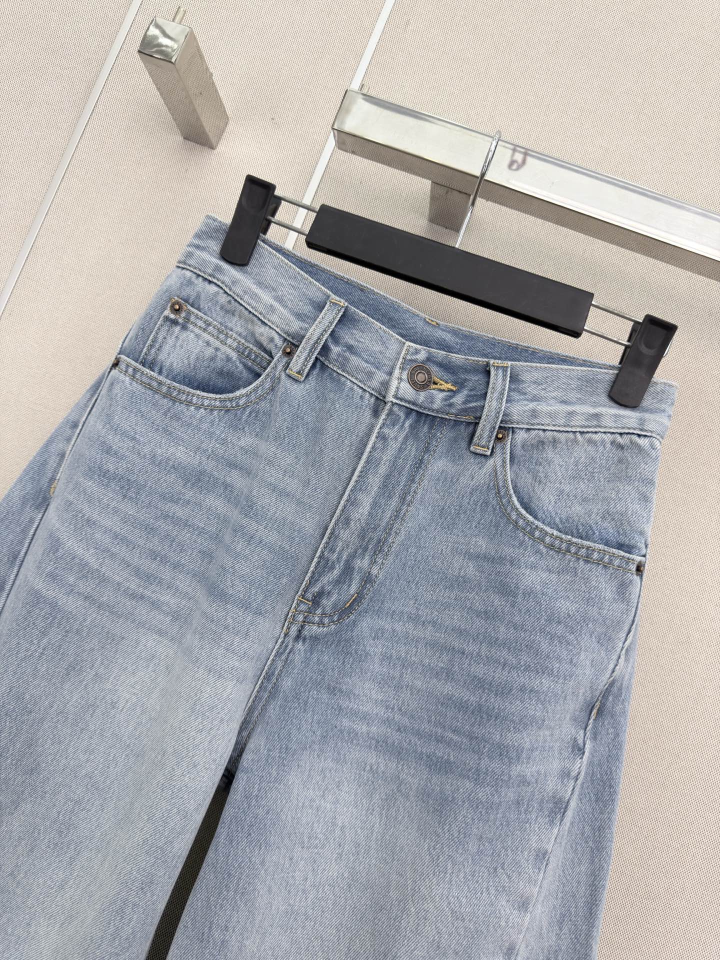 발렌시아가 커브드 와이드 데님 바지 상세 이미지 4