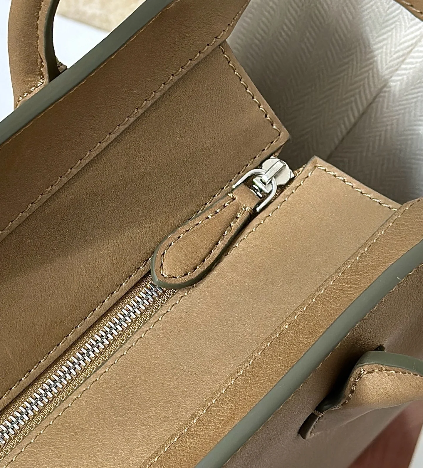 더로우 새들 가죽 핸들 가방 상세 이미지 6