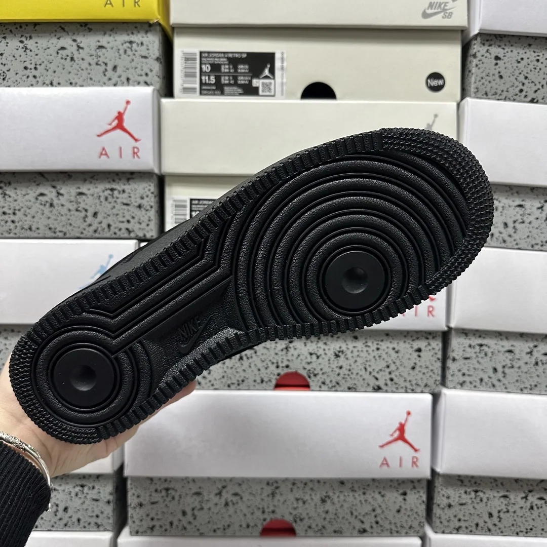 나이키 [XY/PB] 에어 포스 1 로우 CW2288-001 201727 Nike Air Force 1 Low '07 Black 상세 이미지 9