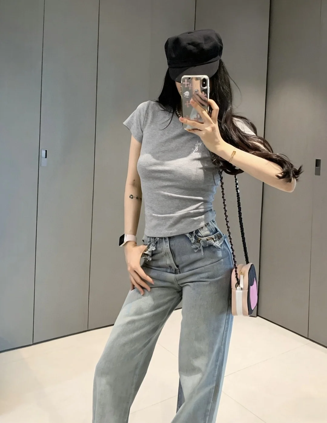 생로랑 자수 로고 여성 반팔 티셔츠 상세 이미지 8
