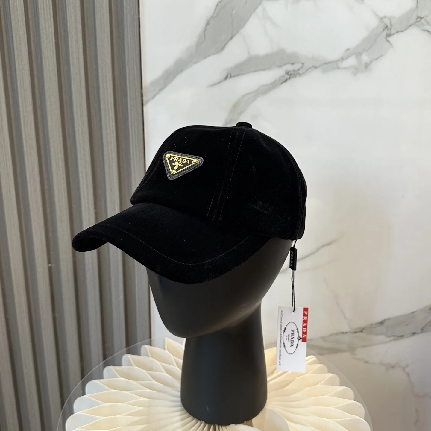 프라다 밍크 퍼 베이스볼캡 119048