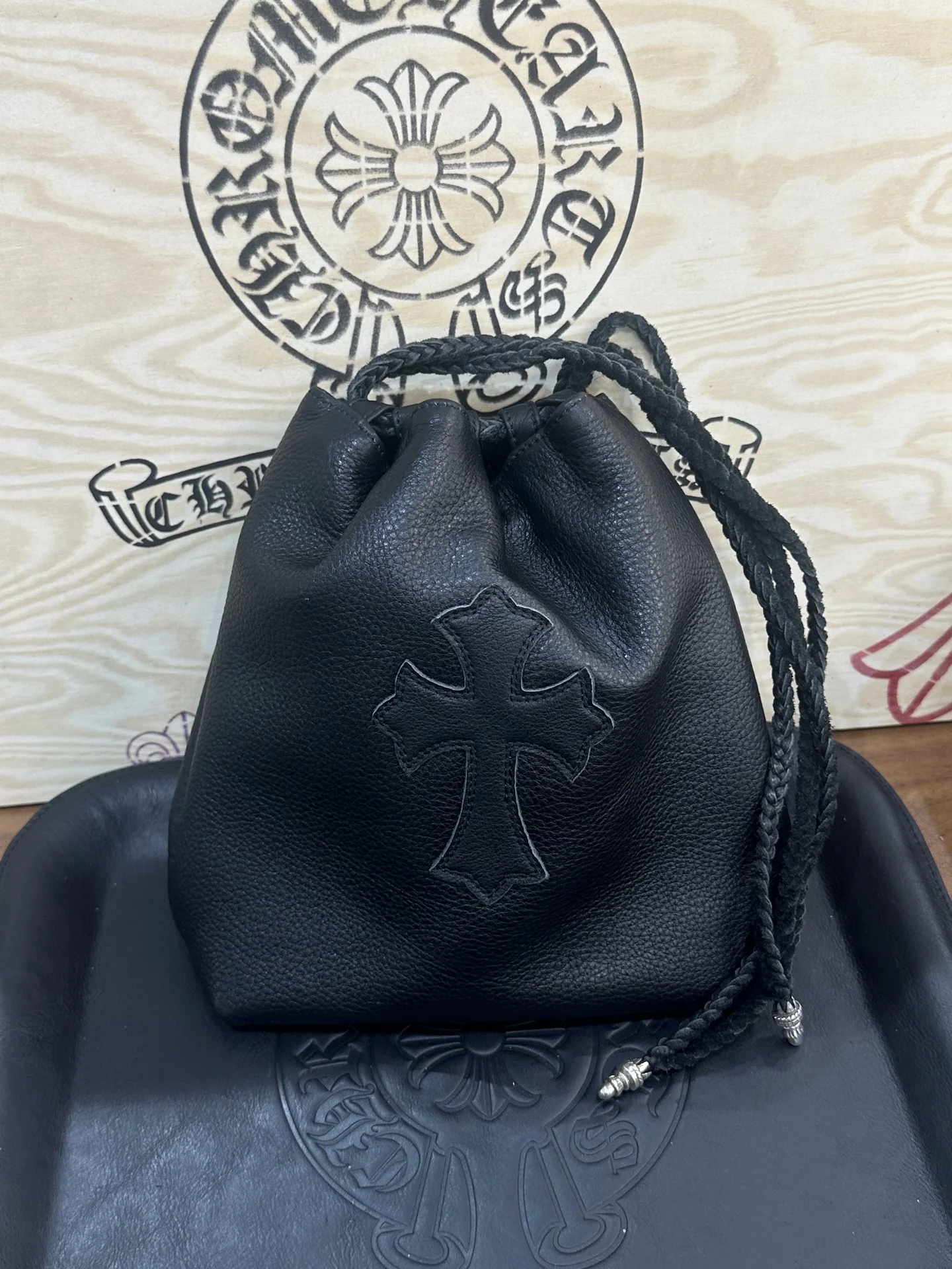 크롬하츠 크로스 무늬 버킷백 상세 이미지 1