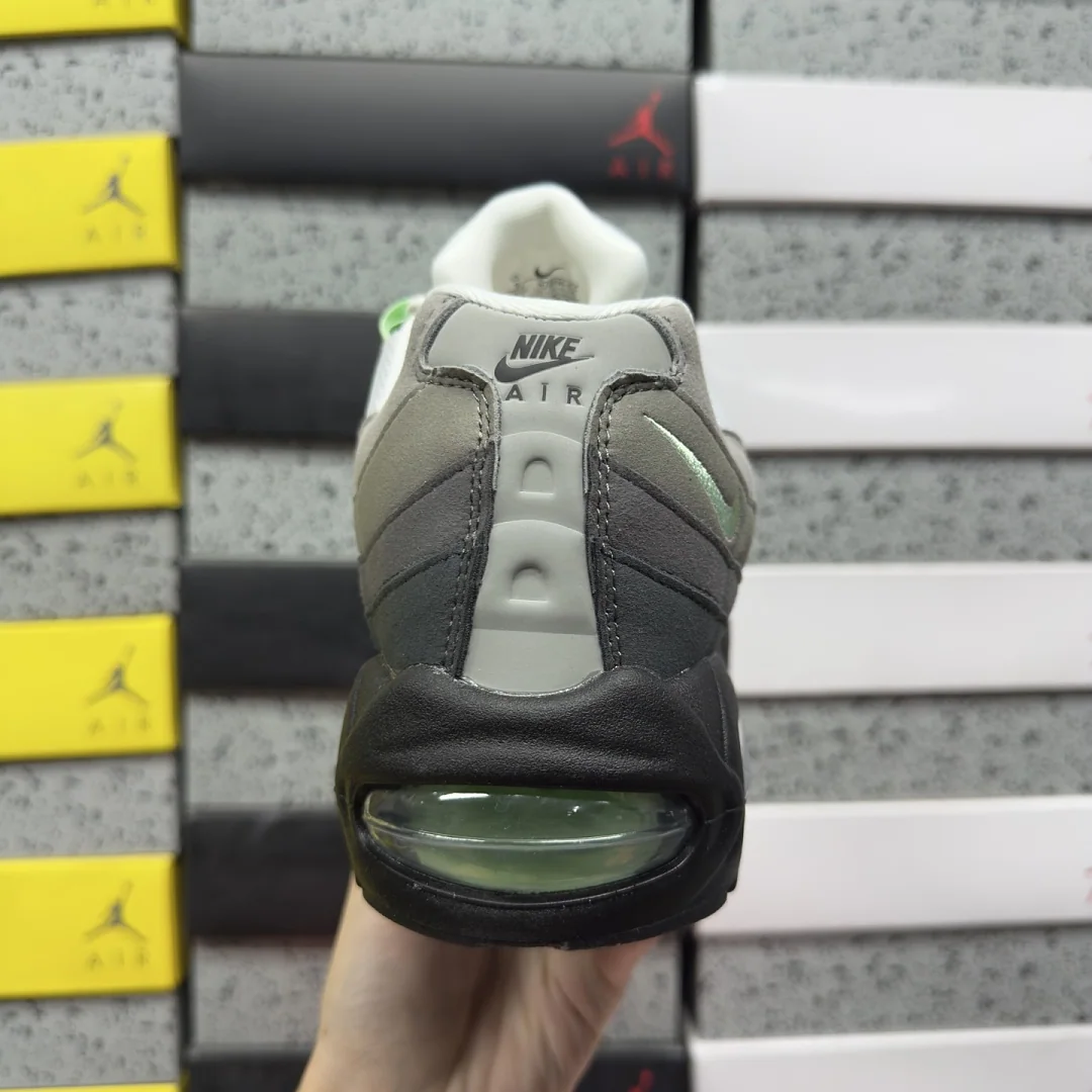 나이키 [WE] 에어 맥스 95 OG HJ5996-005 201886 Nike Air Max 95 OG Big Bubble Fresh Mint 상세 이미지 8