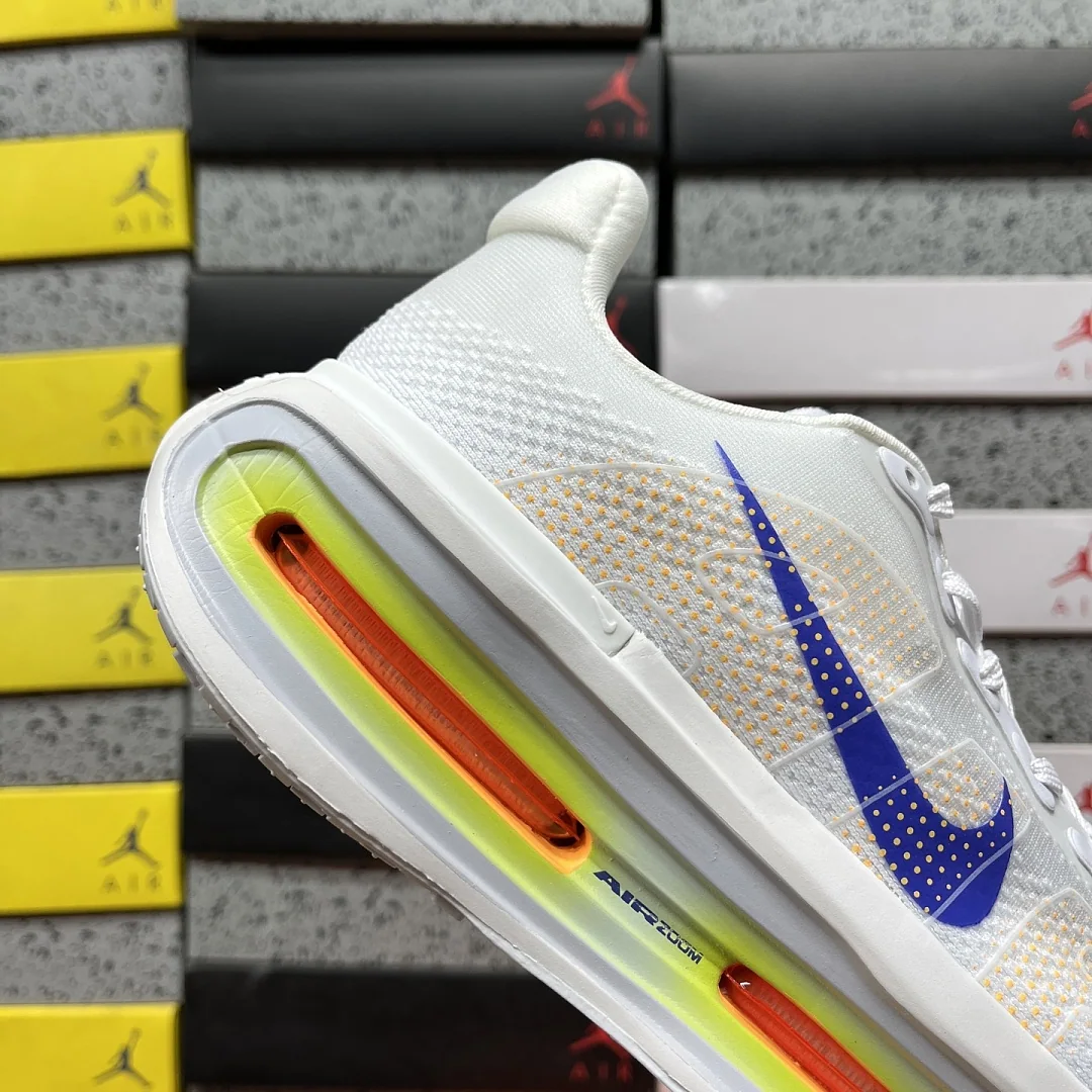 나이키 [CG] 보메로 프리미엄 HQ2050-101 202004 Nike Vomero Premium White Lapis Total Orange 상세 이미지 8