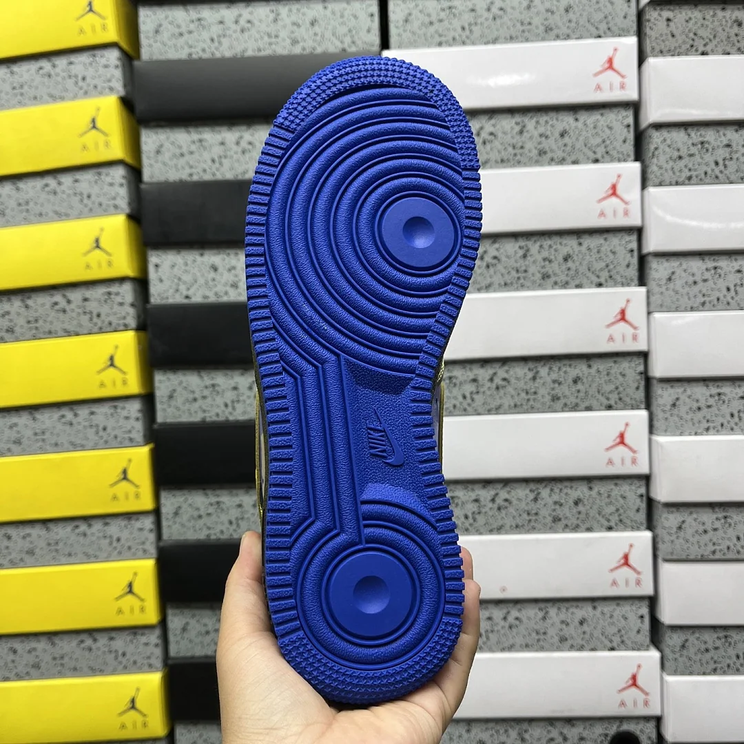 나이키 [S2] 에어 포스 1 로우 IQ1402-010 201672 Nike Air Force 1 Low Syna Central Cee 상세 이미지 7