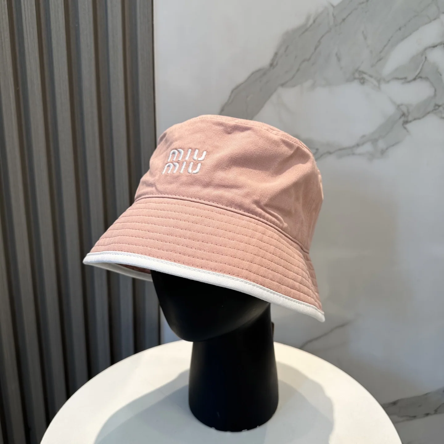 미우미우 자수 버킷햇 모자 118923