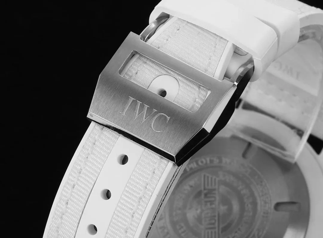 IWC 파일럿 크로노그래프 인스피레이션 4 시계 상세 이미지 9