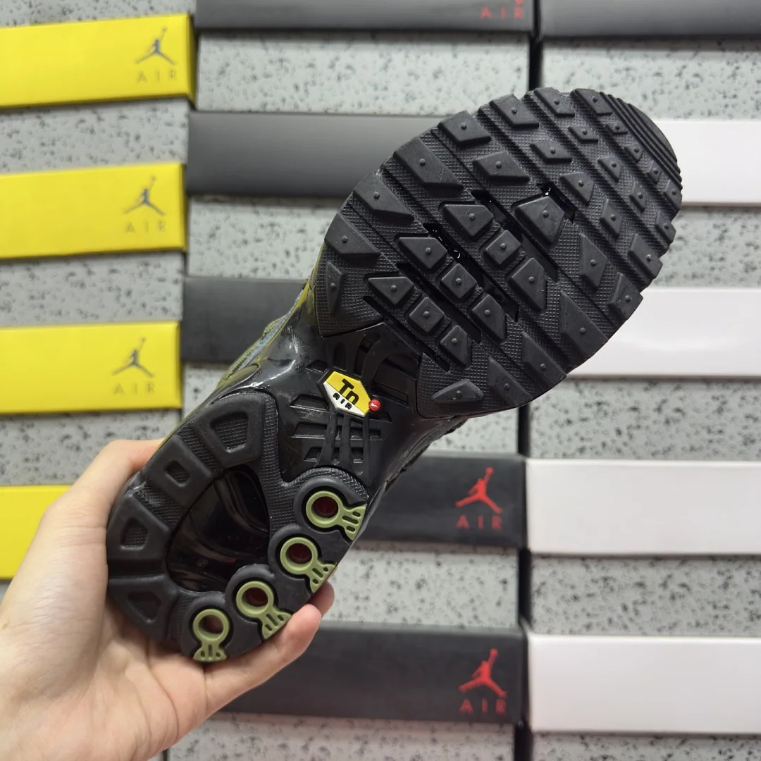 나이키 [BD] 에어 맥스 플러스 유틸리티 FJ4232-200 201909 Nike Air Max Plus Utility Medium Olive 상세 이미지 2