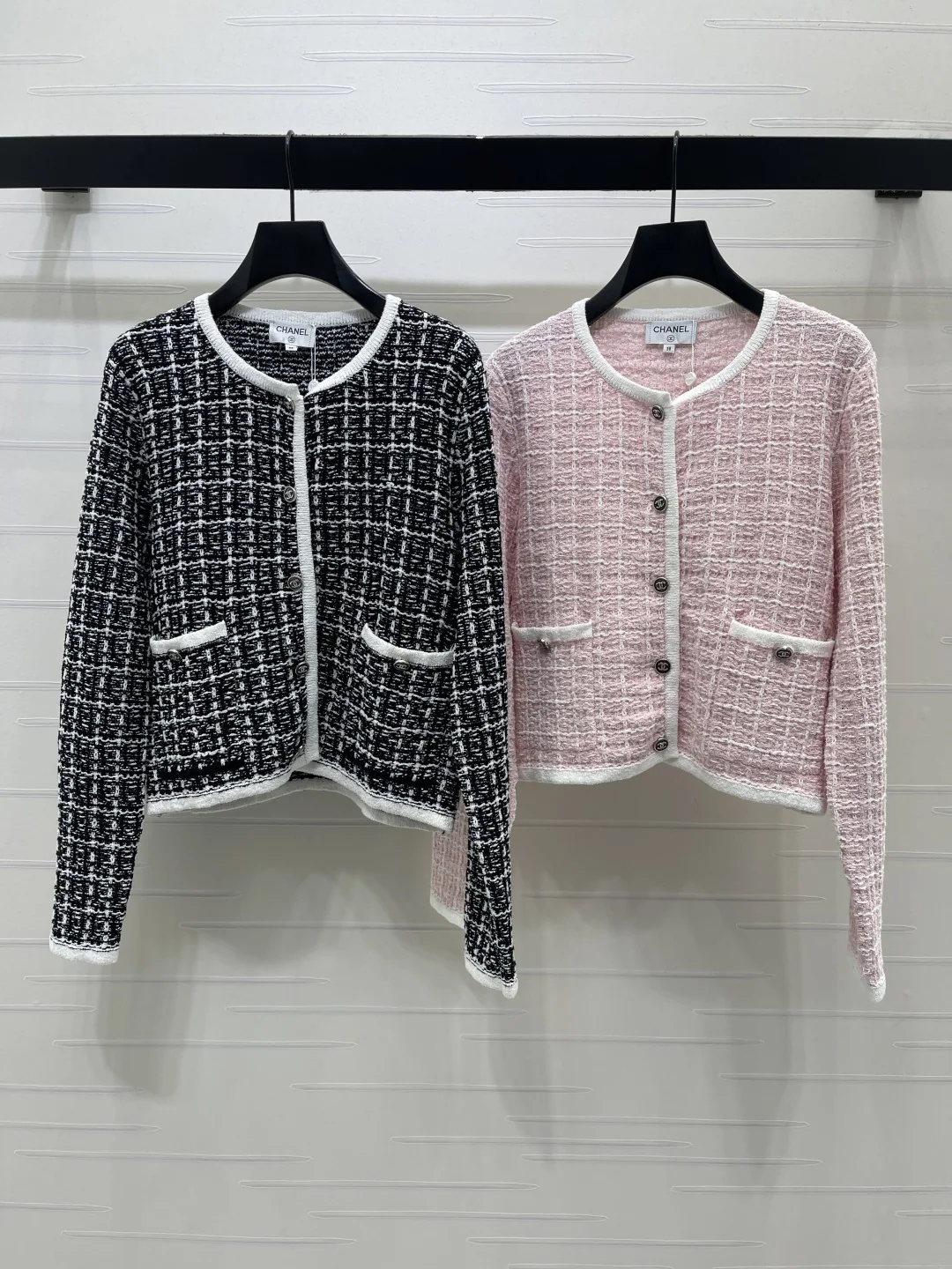 샤넬 컬러 블록 울 라운드넥 여성 가디건 154617