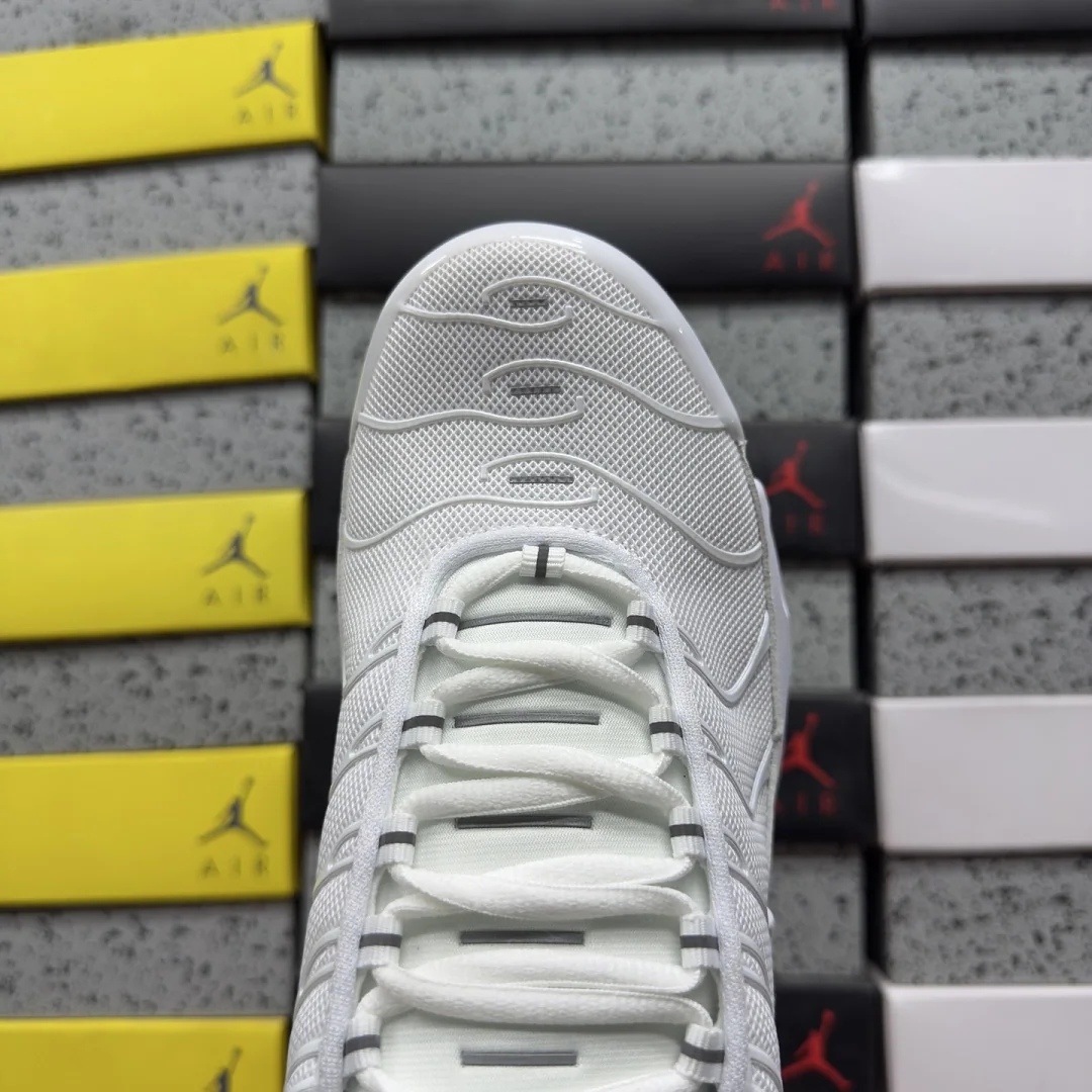 나이키 [TK] 에어 맥스 플러스 DM2362-100 201969 Nike Air Max Plus White Pure Platinum 상세 이미지 5