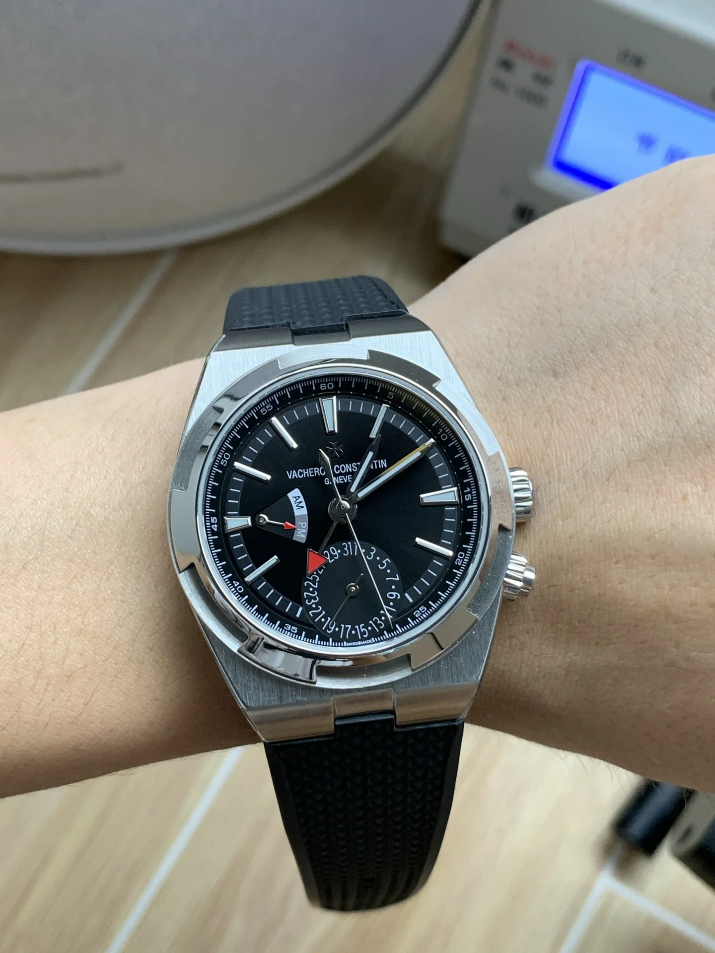 바쉐론콘스탄틴 오버시즈 멀티펑션 시계 42MM7920 V 상세 이미지 6