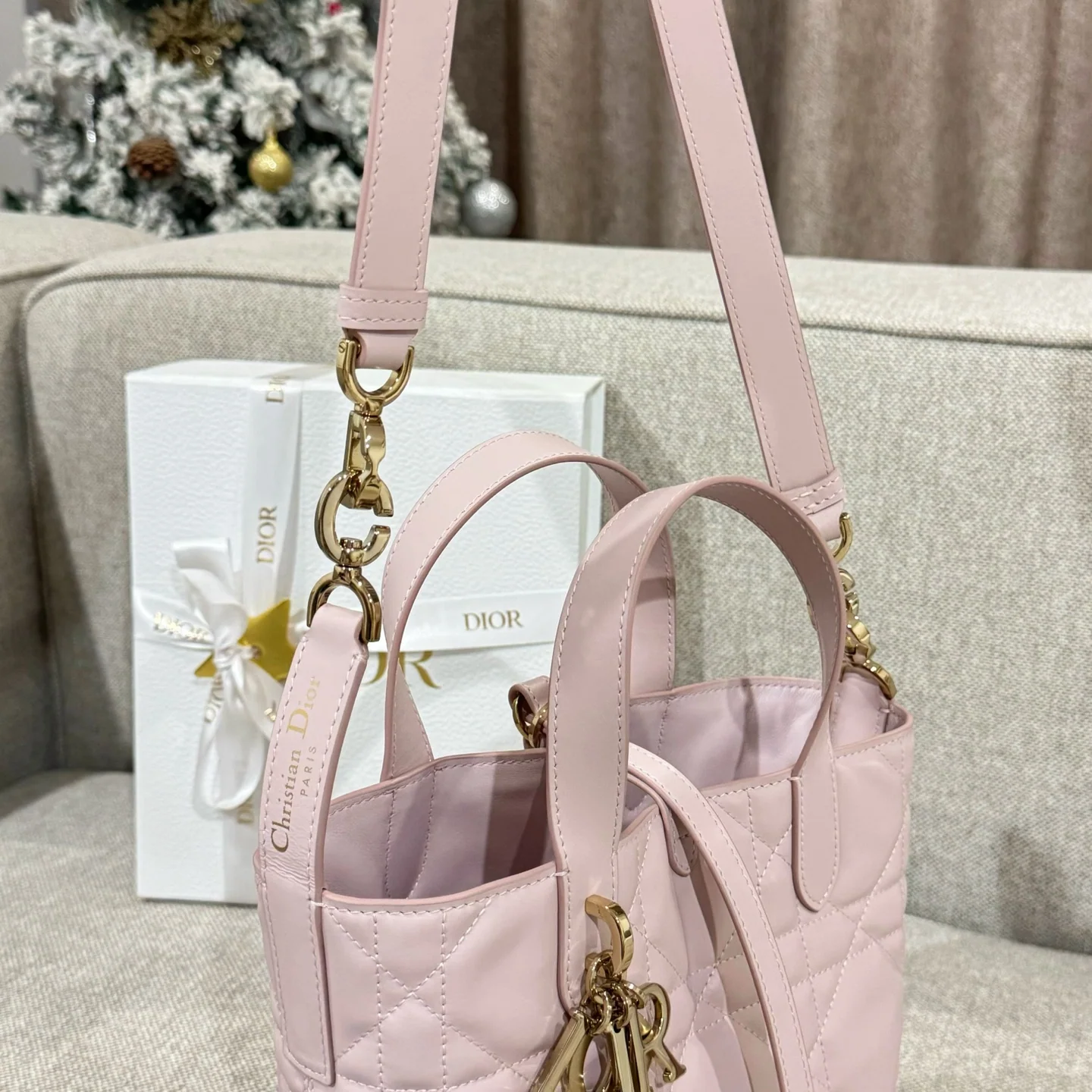 디올 다이아몬드 패턴 송아지가죽 미니 가방 상세 이미지 8