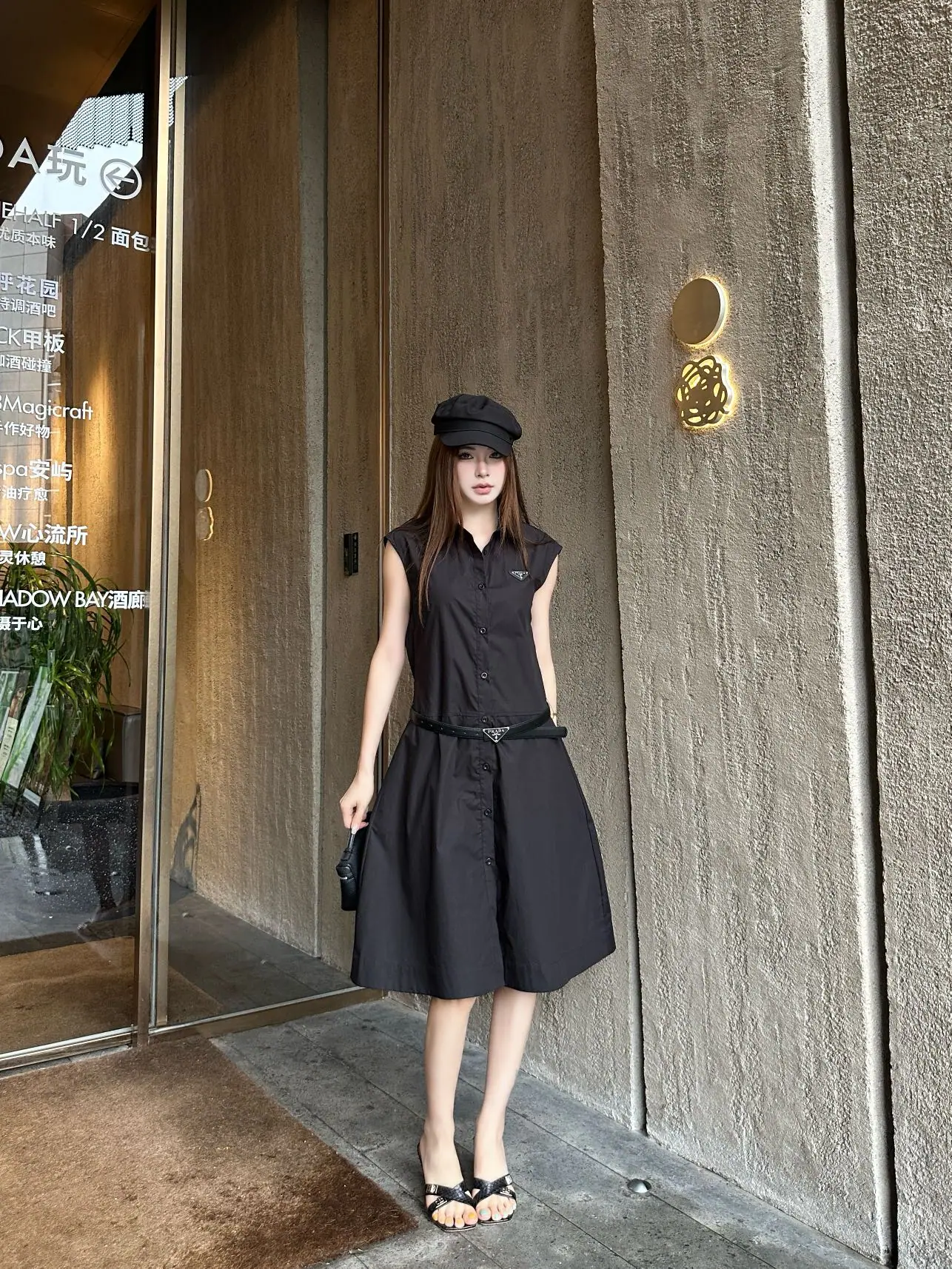 프라다 카라 민소매 벨트 원피스 상세 이미지 1