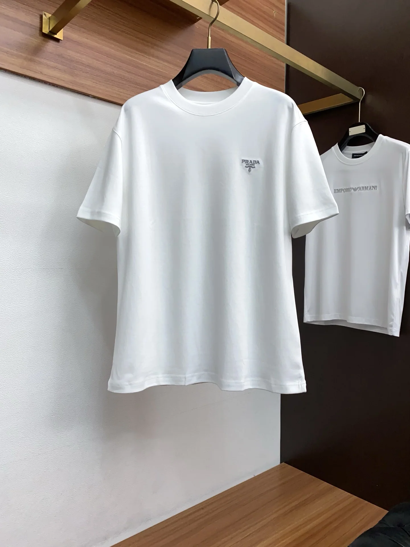 프라다 코튼 남성 반팔 티셔츠 2026 AW 1590 상세 이미지 1