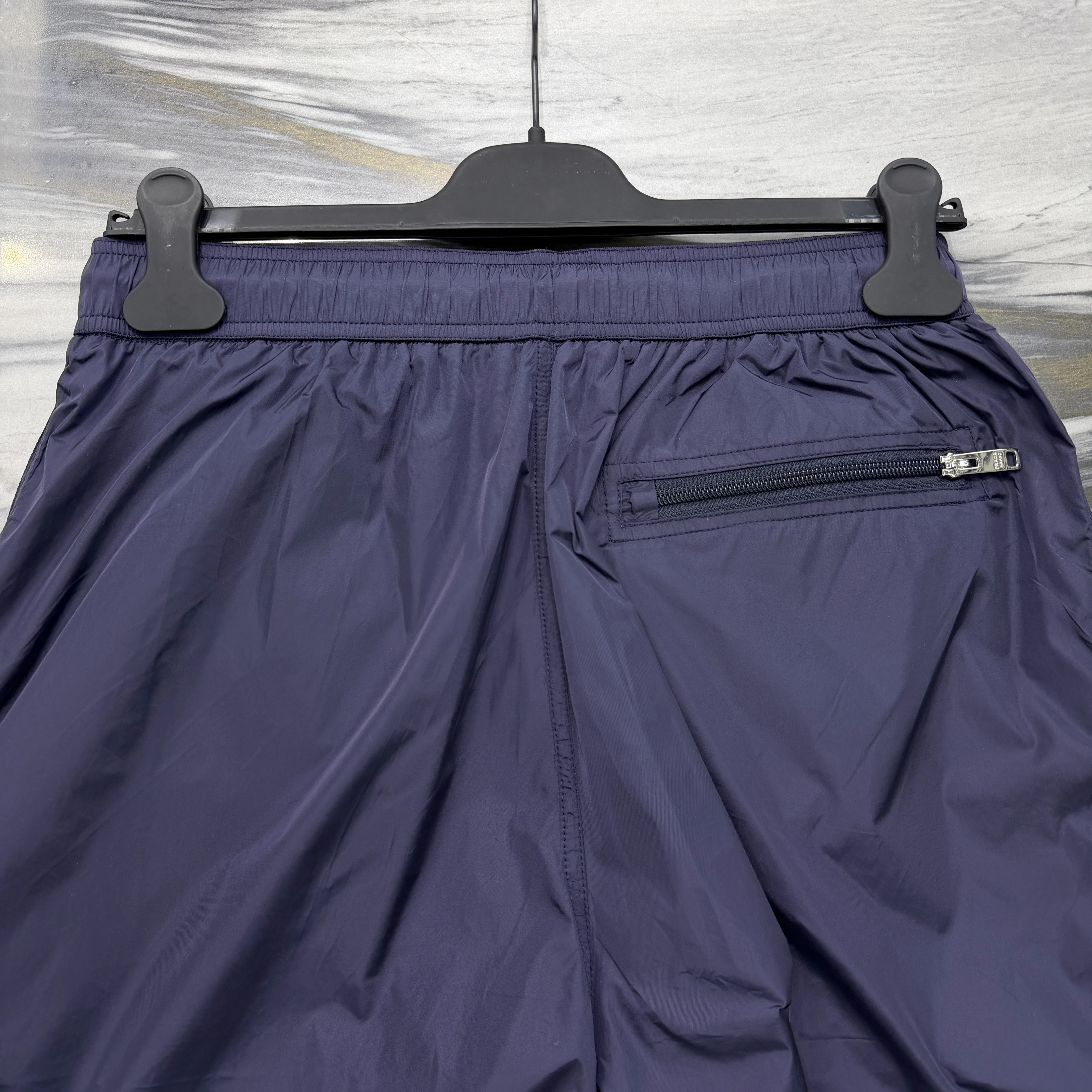 프라다 Re-Nylon 솔리드 컬러 엘라스틱 비치 반바지 41245 Prada Shorts 상세 이미지 15