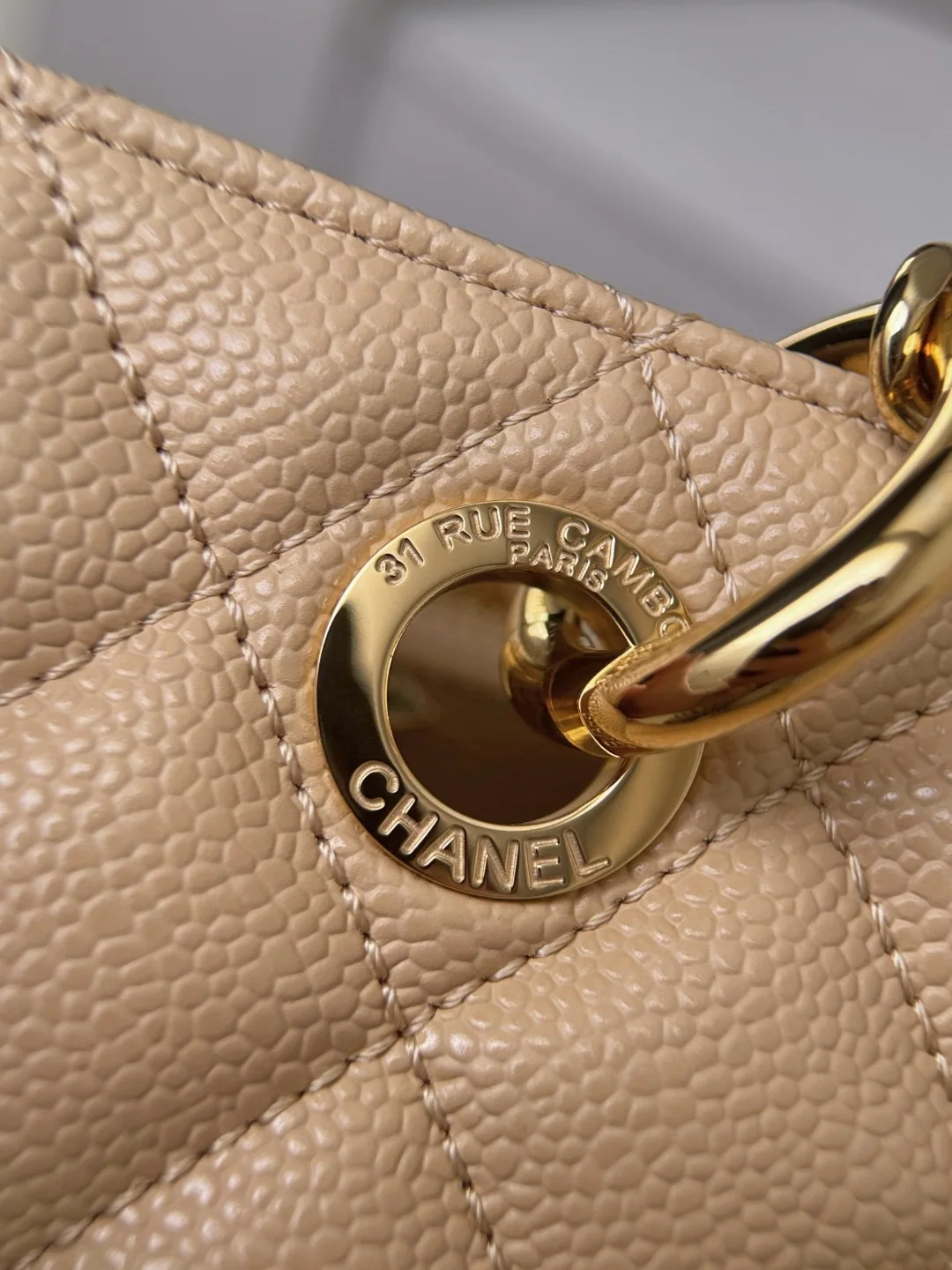 샤넬 금장 가방 상세 이미지 3