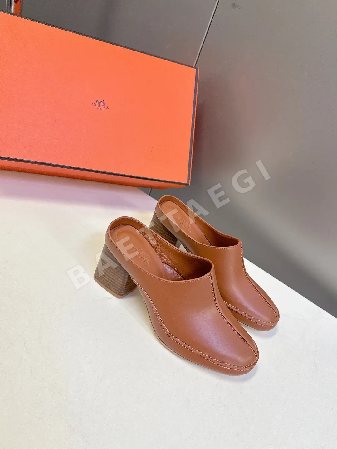 에르메스(Hermès)의 미스터리 70 뮬 상세 이미지 2
