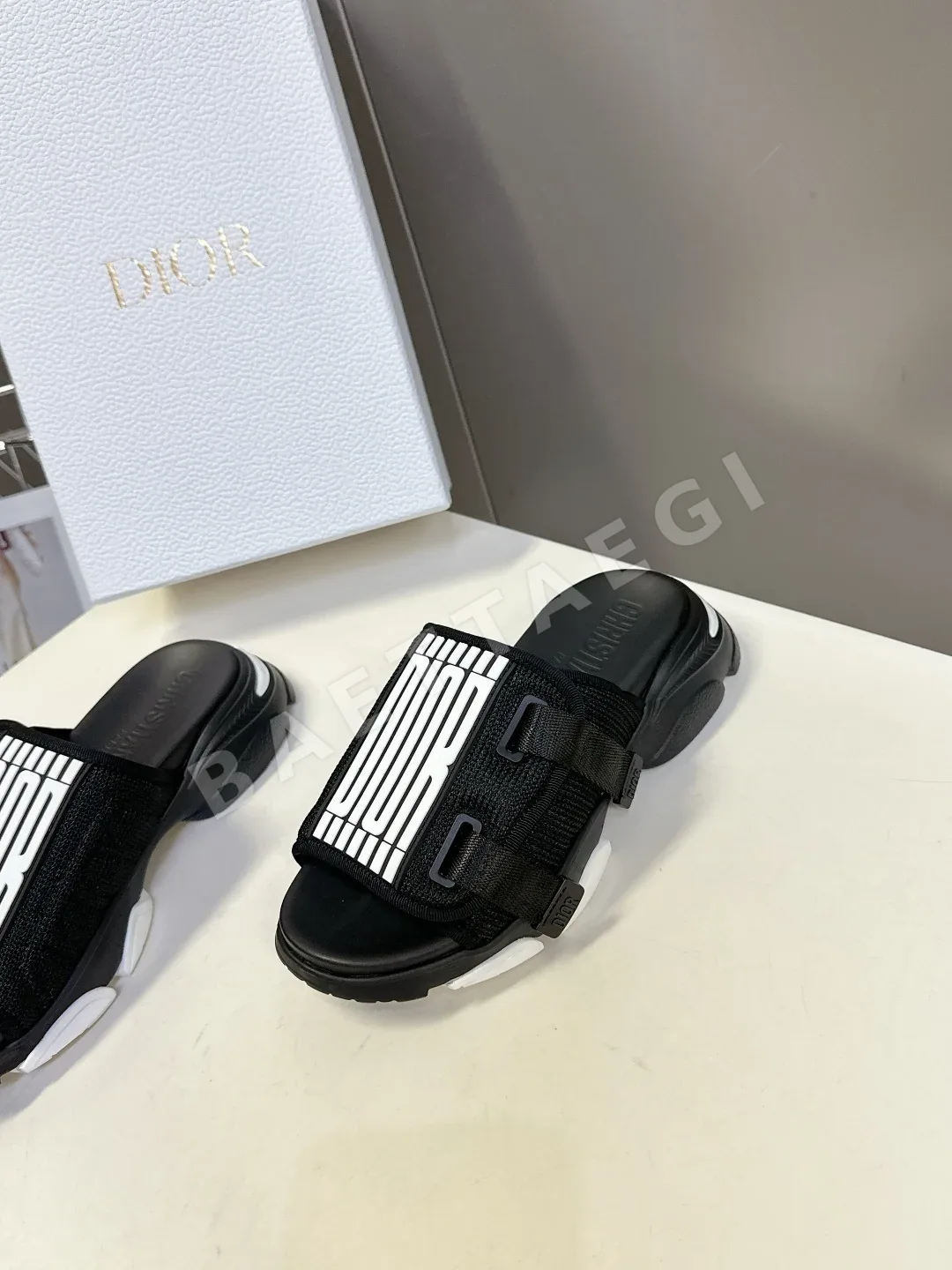디올 벨크로 스트랩 슬리퍼 8704 상세 이미지 3