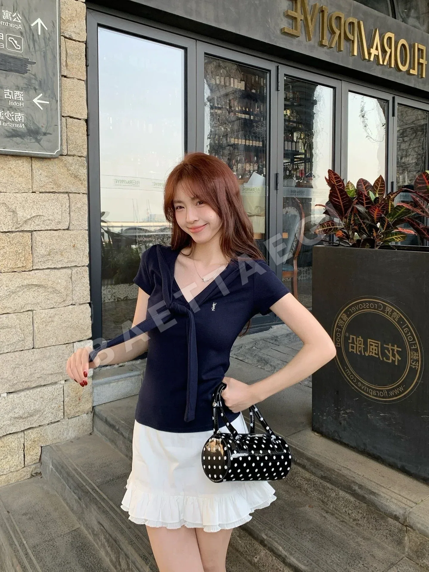 생로랑 레터 로고 자수 V넥 가디건 상세 이미지 2