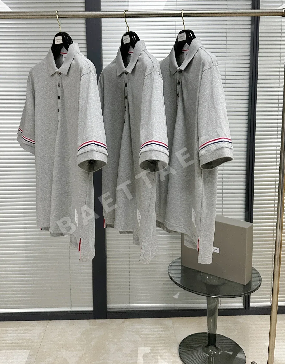 톰브라운 남성 TB 더블 소매 스트라이프 반팔 폴로 티셔츠 상세 이미지 6