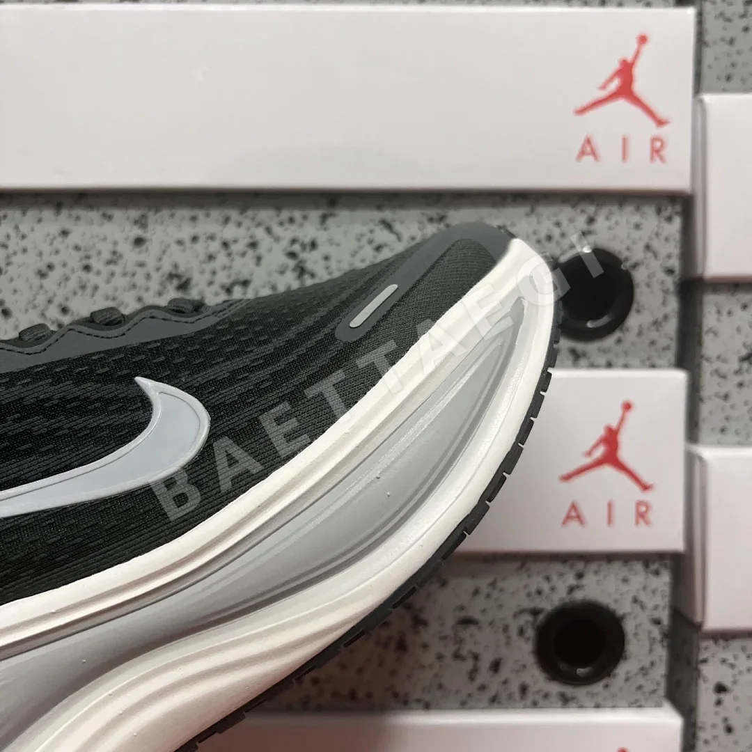 나이키 [XY] 보메로 플러스 HV8150-008 201267 Nike Vomero Plus Anthracite White Wolf Grey 상세 이미지 8