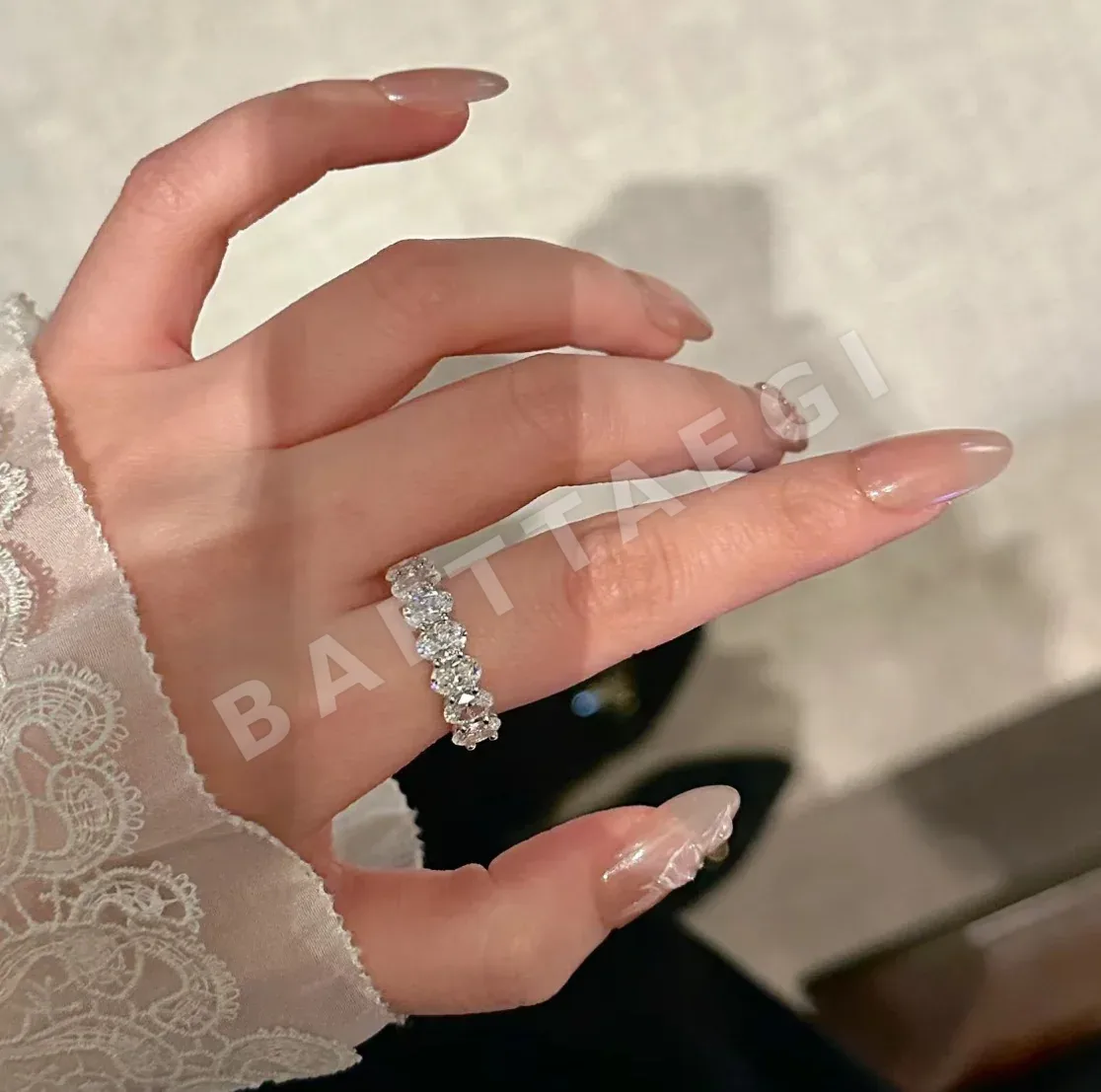 해리윈스턴 오벌 다이아몬드 파베 반지 상세 이미지 3
